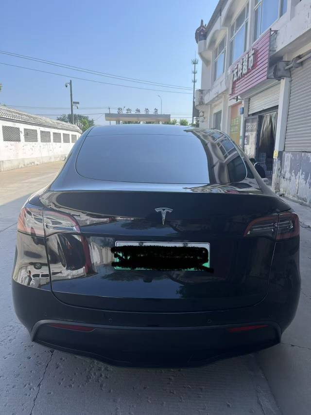 Tesla Model Y 2023 car image #8