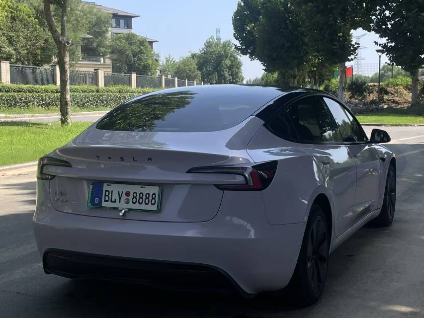 2023 car image #11