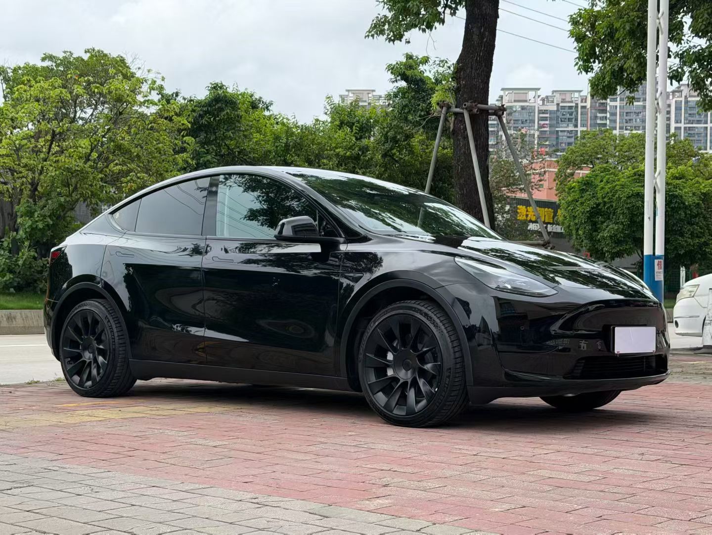Tesla Model Y 2022 #5 Tesla Model Y 2022 car image #5