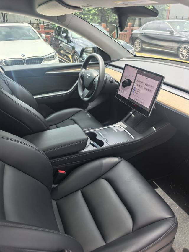 Tesla Model Y 2022 car image #10