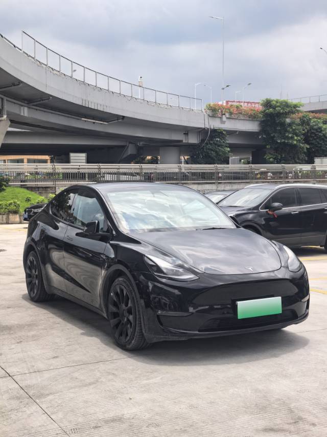 Tesla Model Y 2022 car image #9