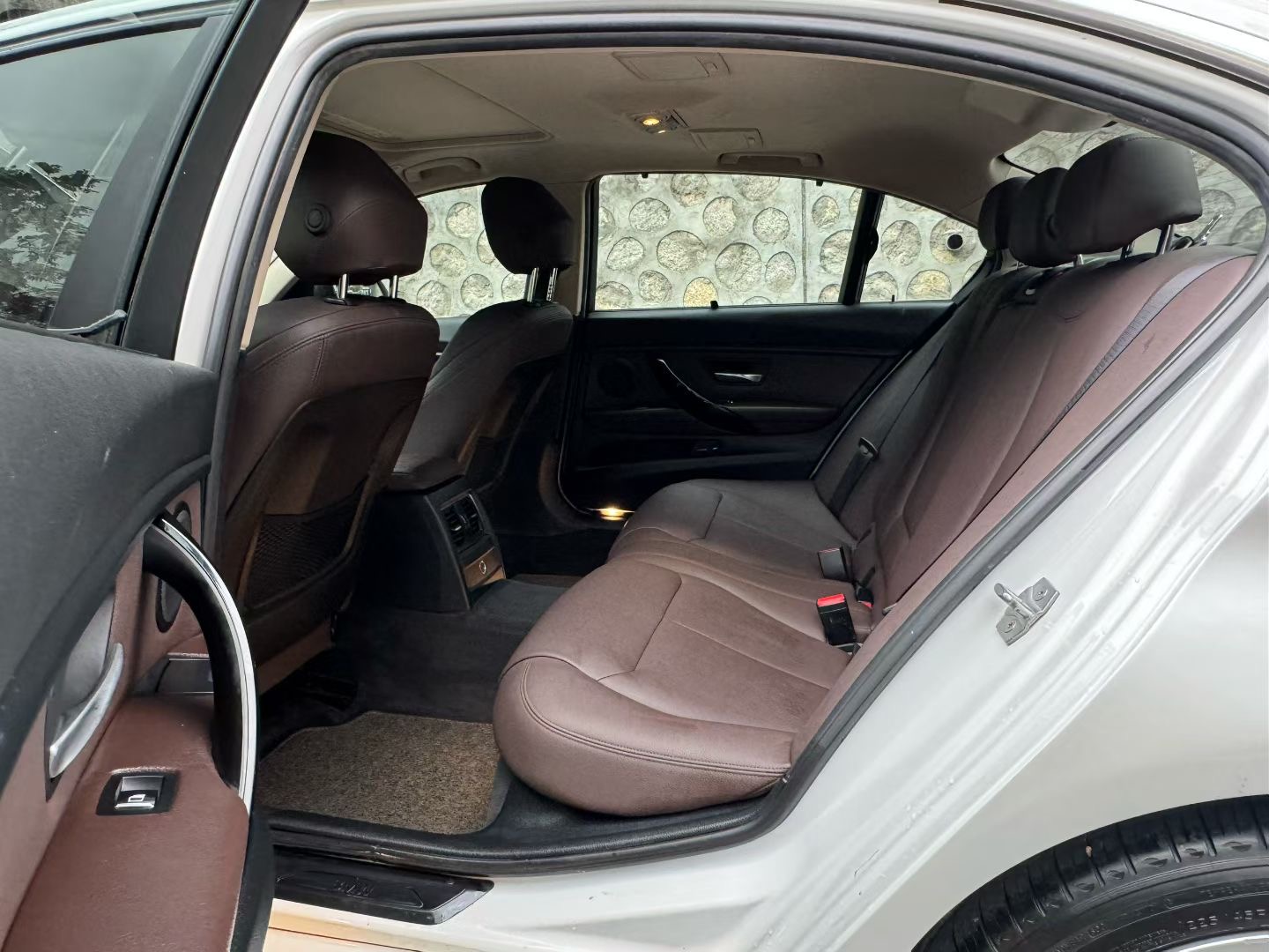 BMW 3 Series 2018 car image #7