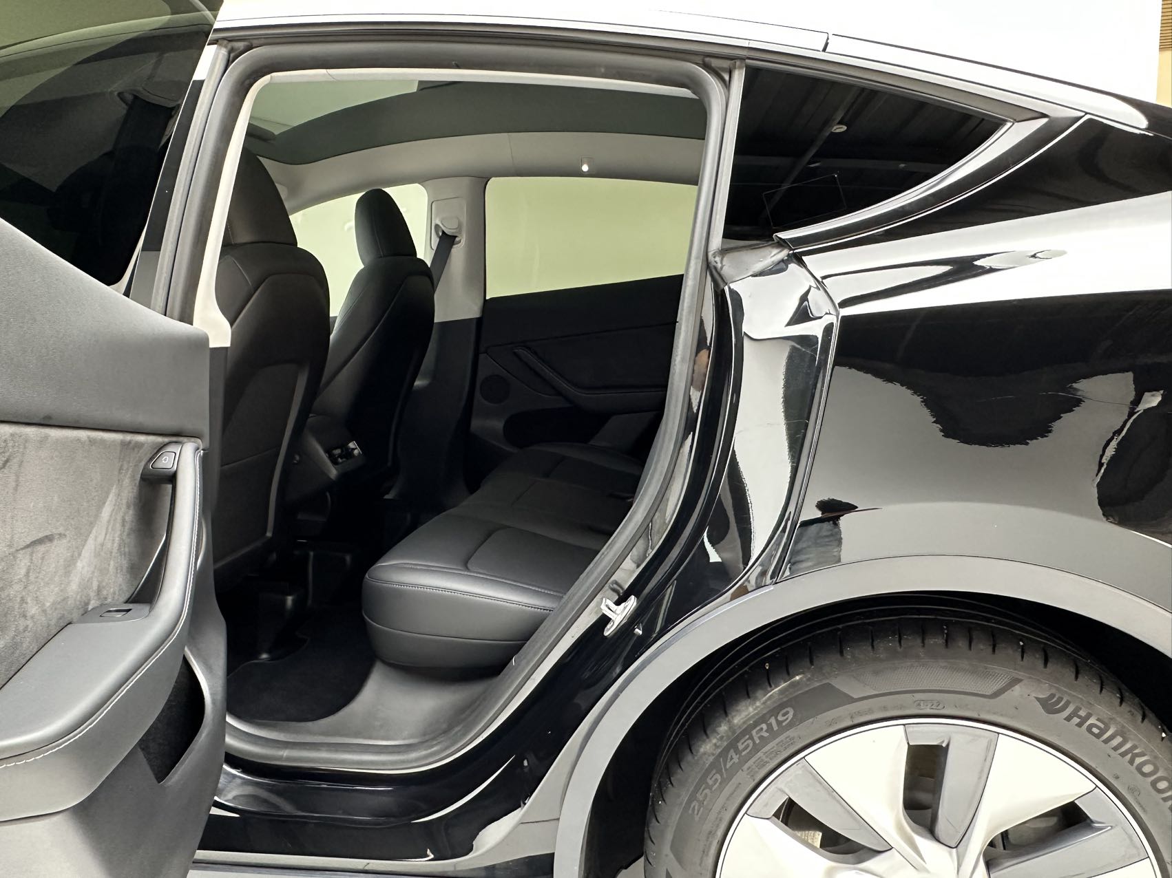 Tesla Model Y 2022 #10 Tesla Model Y 2022 car image #10