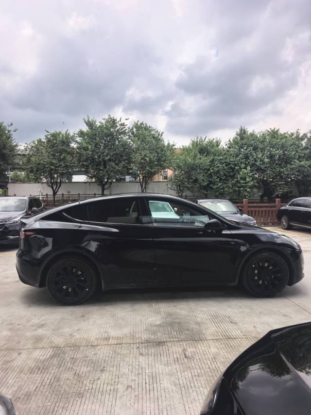 Tesla Model Y 2022 car image #8