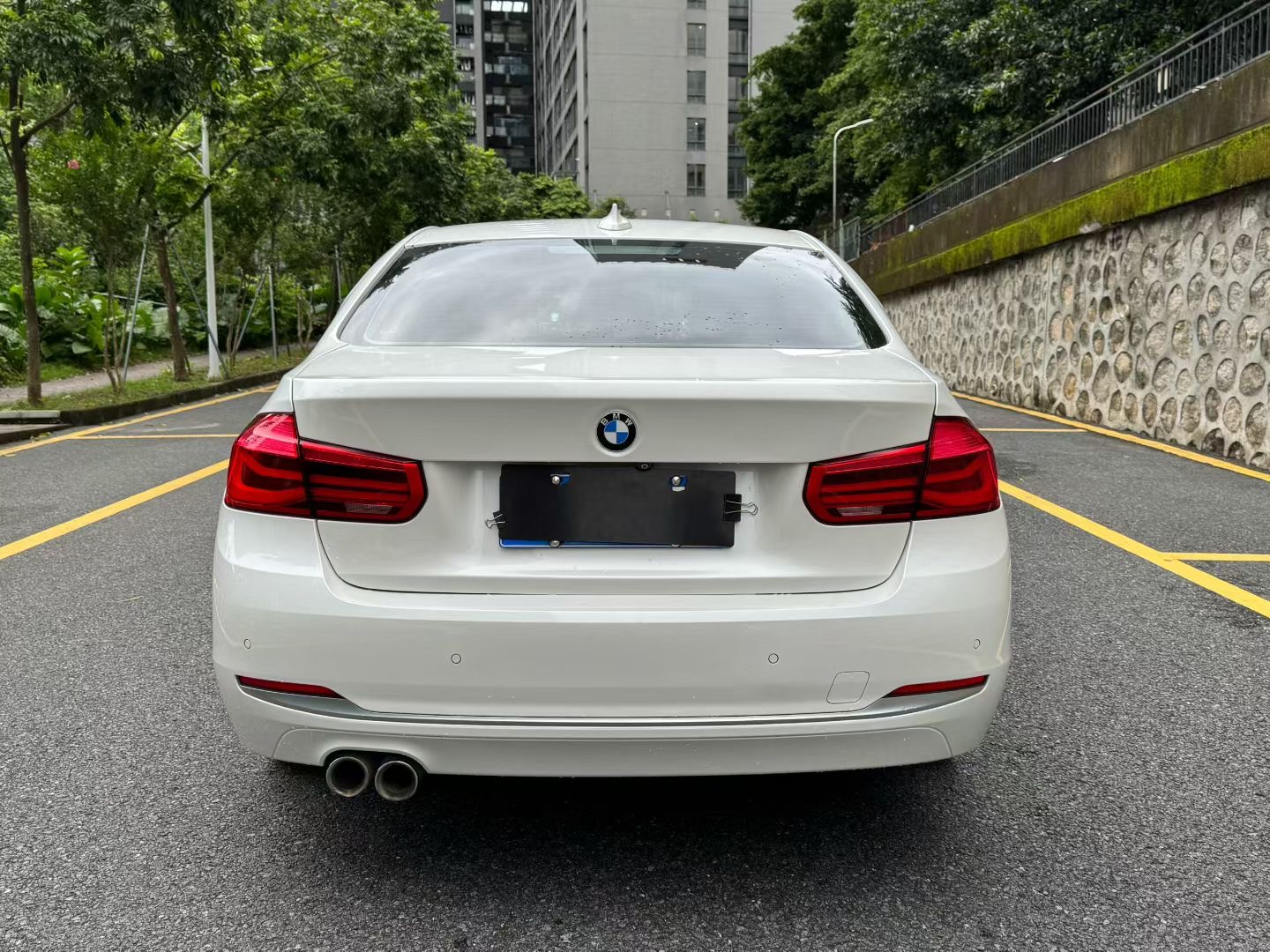 BMW 3 Series 2018 car image #9