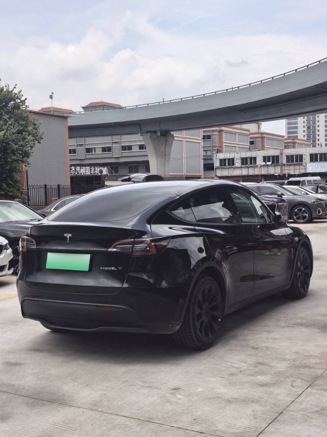 Tesla Model Y 2022 car image #6