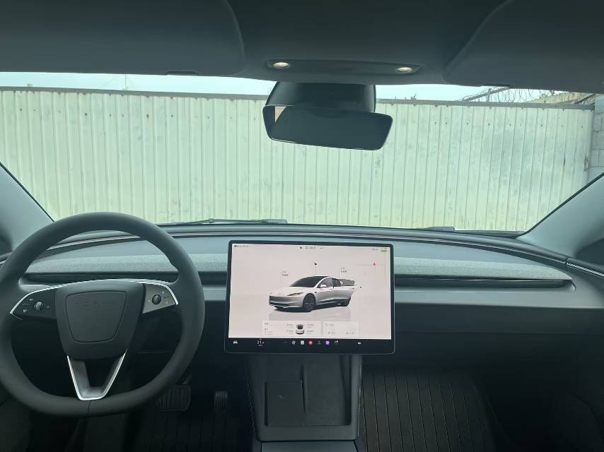 Tesla Model 3 2026 immagine di auto #11