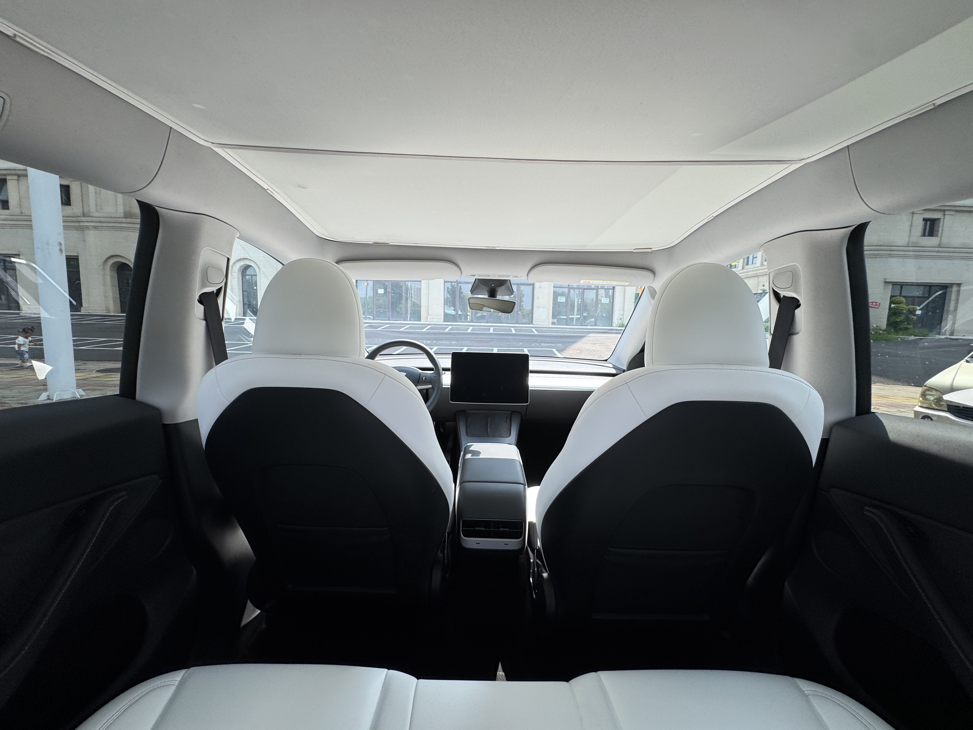 Tesla Model Y 2023 car image #15