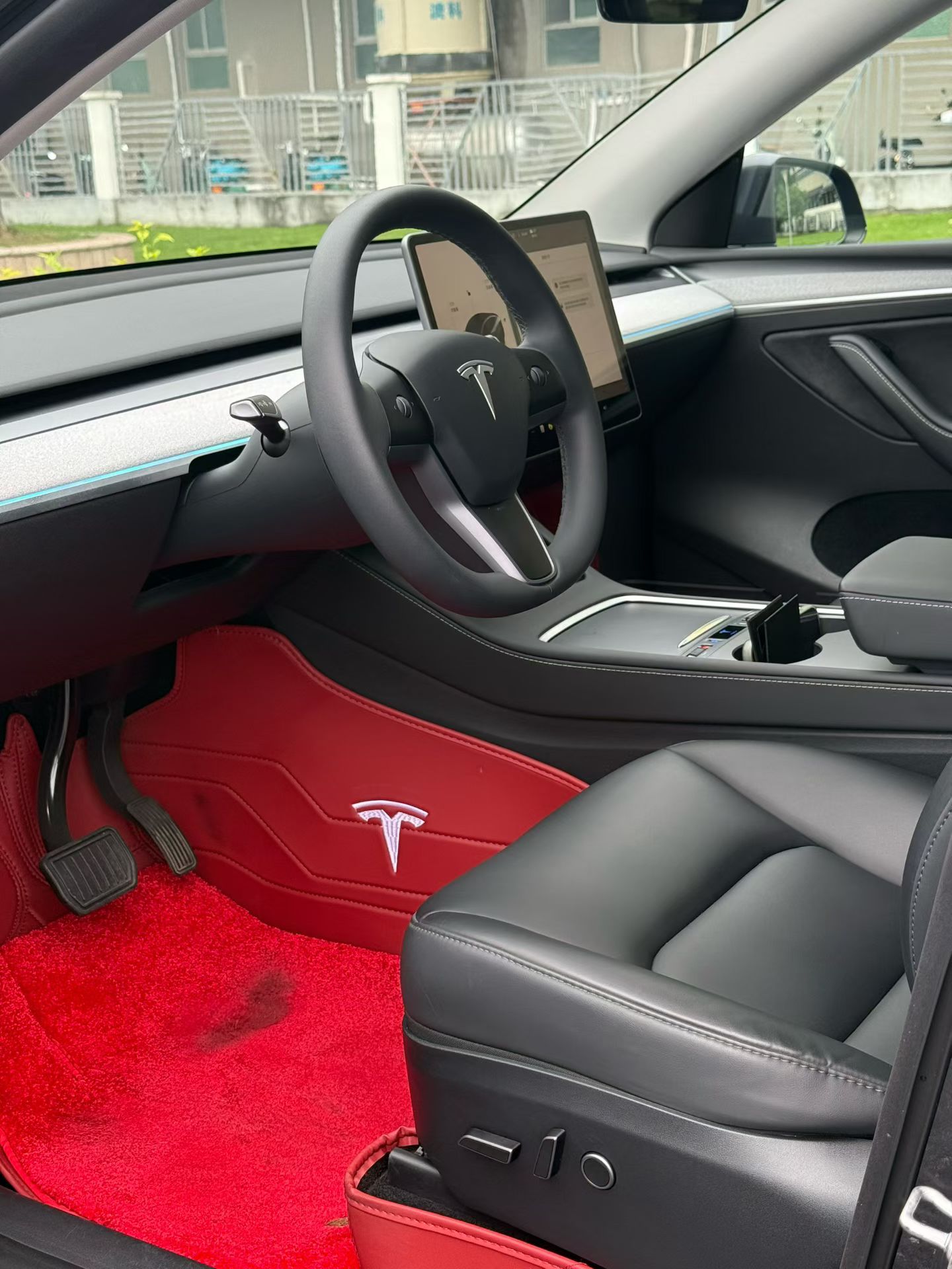 Tesla Model Y 2024 #6 Tesla Model Y 2024 car image #6