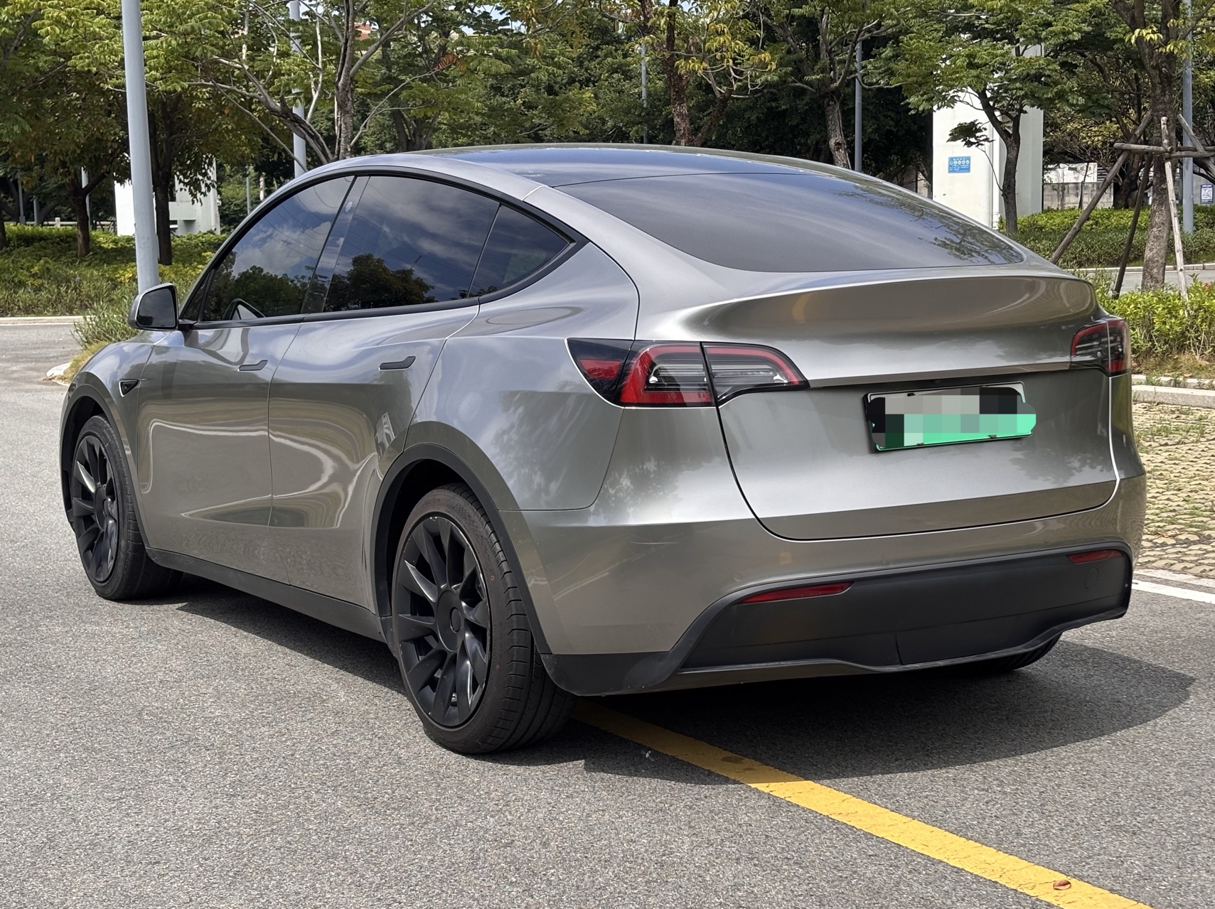 Tesla Model Y 2021 #11 Tesla Model Y 2021 car image #11