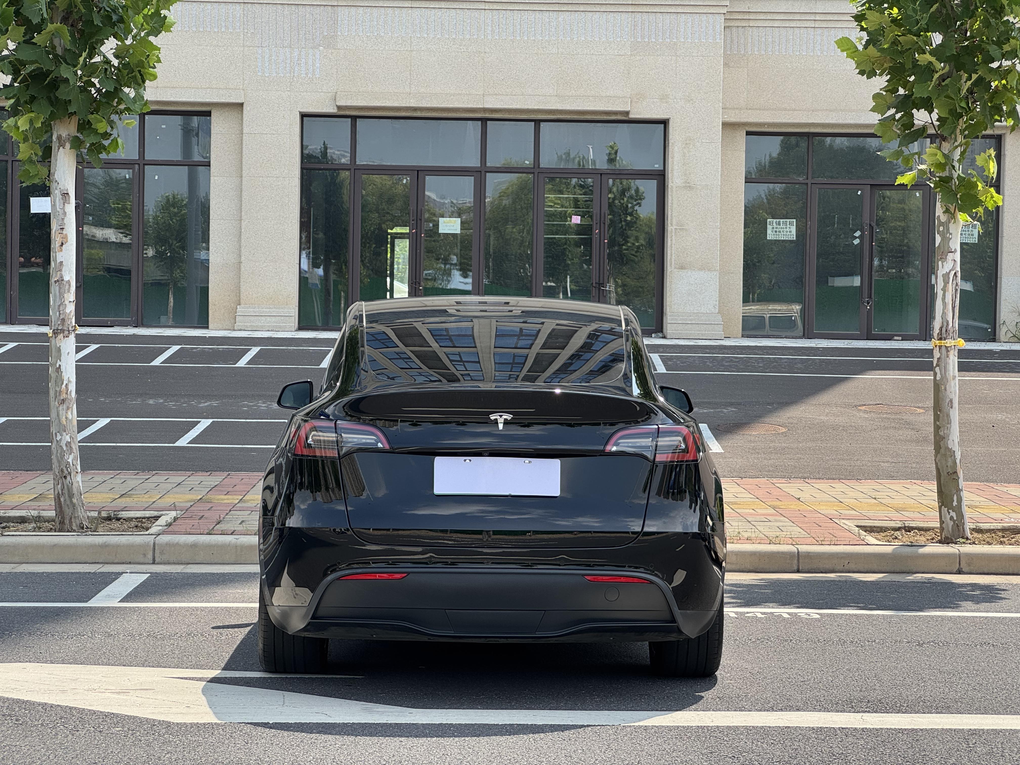 Tesla Model Y 2023 car image #17