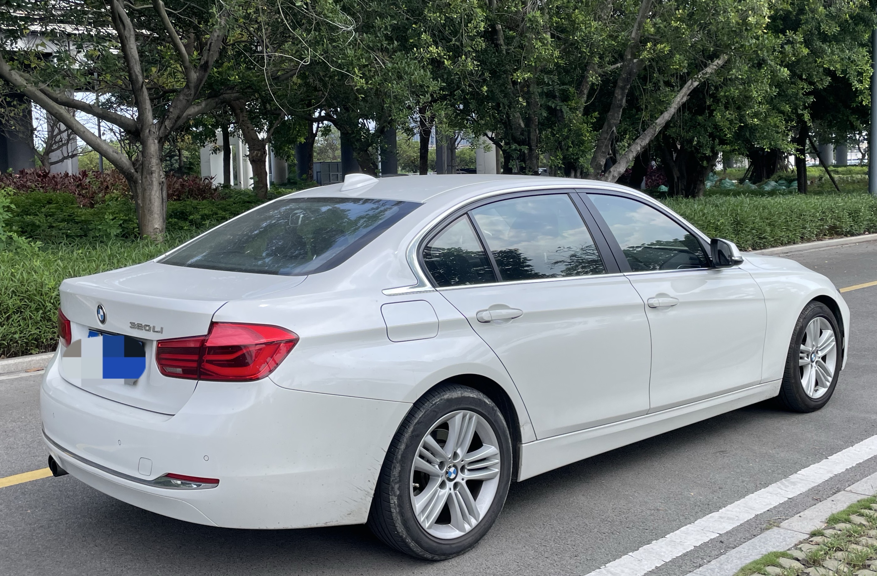 BMW 3 Series 2017 #9 BMW 3 Series 2017 car image #9
