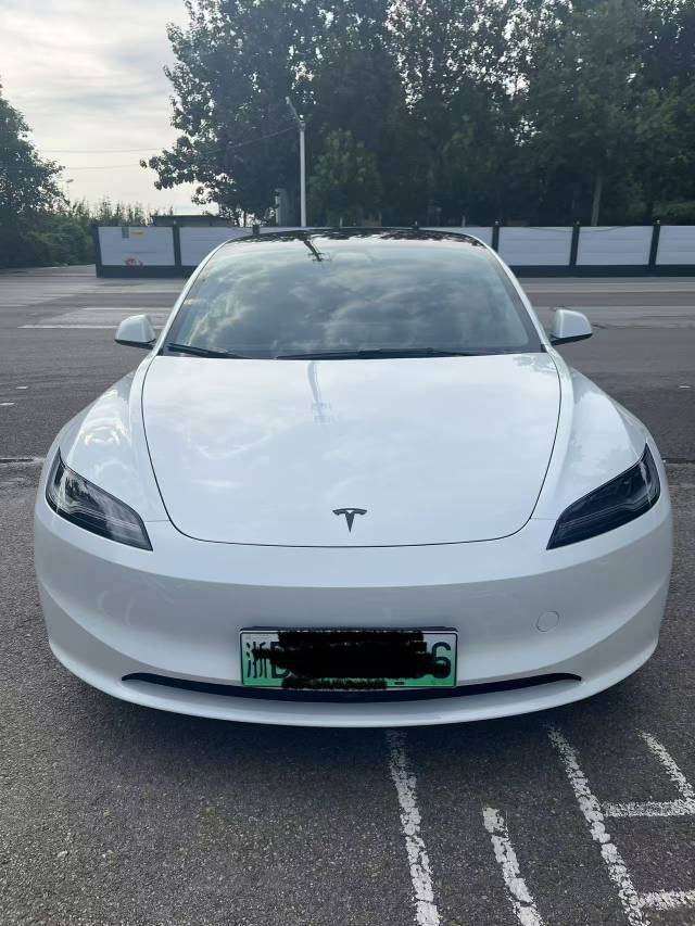 Tesla Model 3 2026 immagine di auto #5