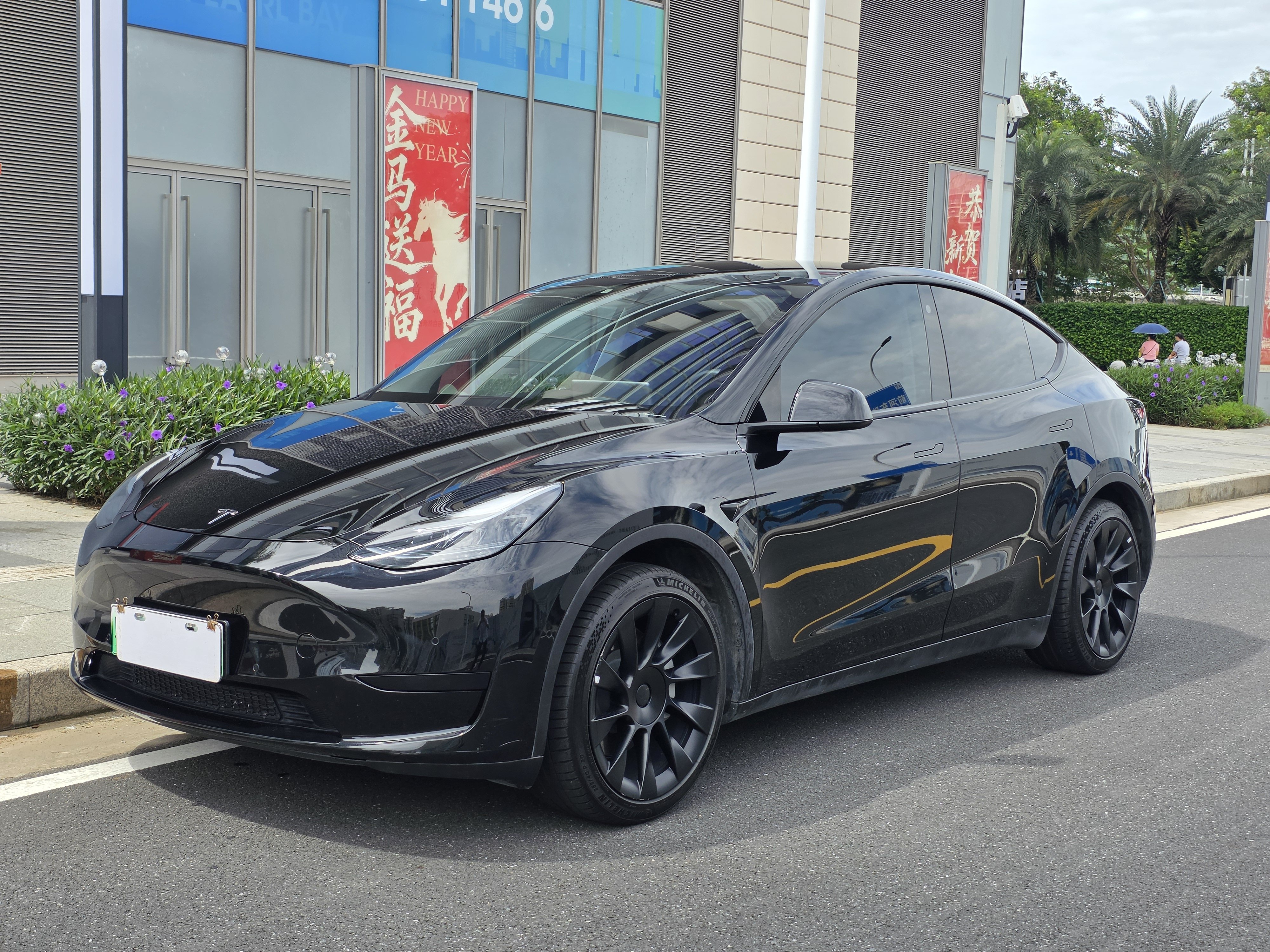 Tesla Model Y 2023 #2 Tesla Model Y 2023 car image #2
