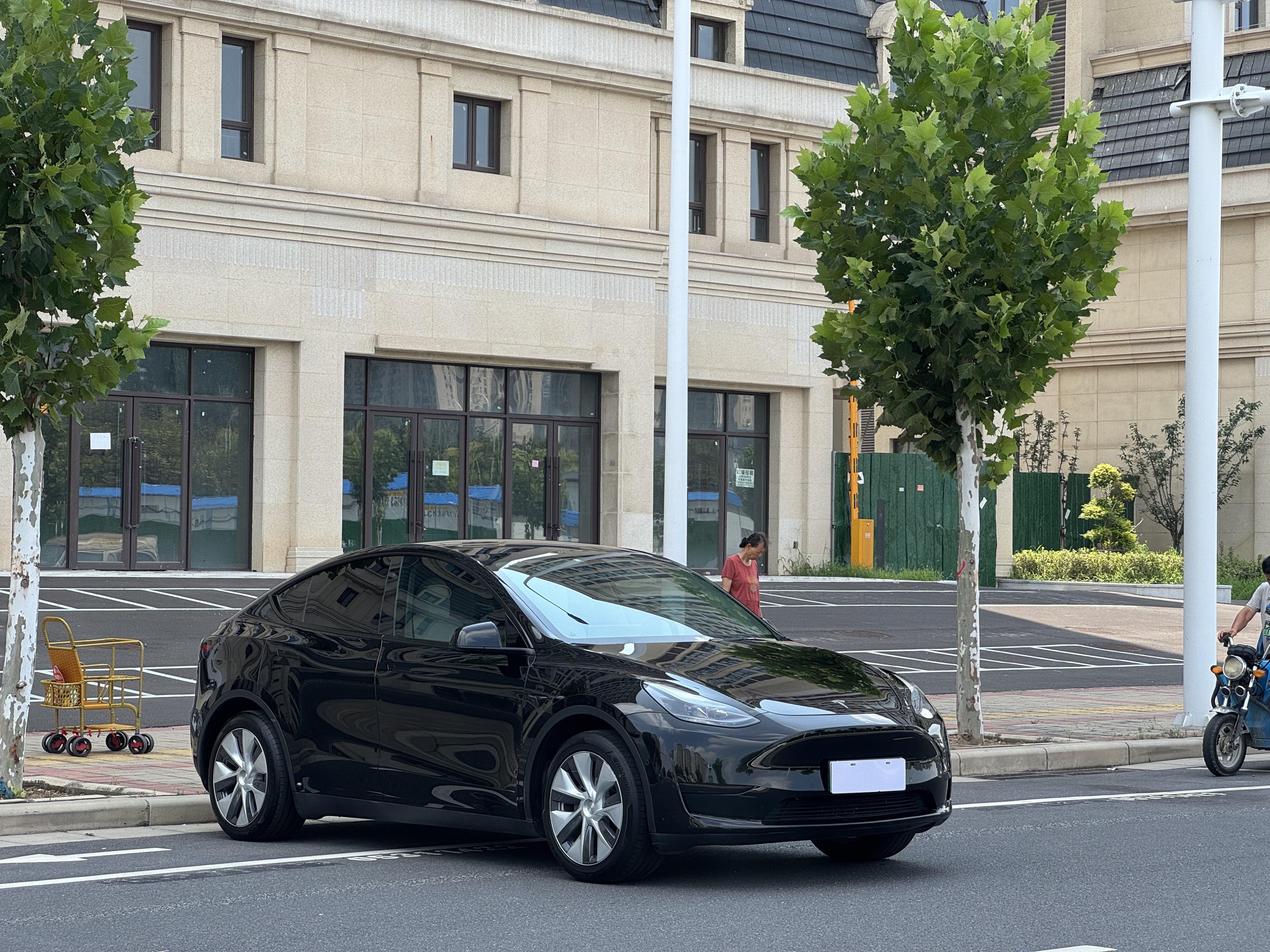 Tesla Model Y 2023 car image #5
