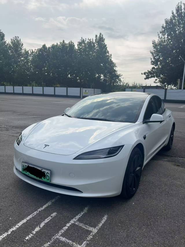Tesla Model 3 2026 immagine di auto #2
