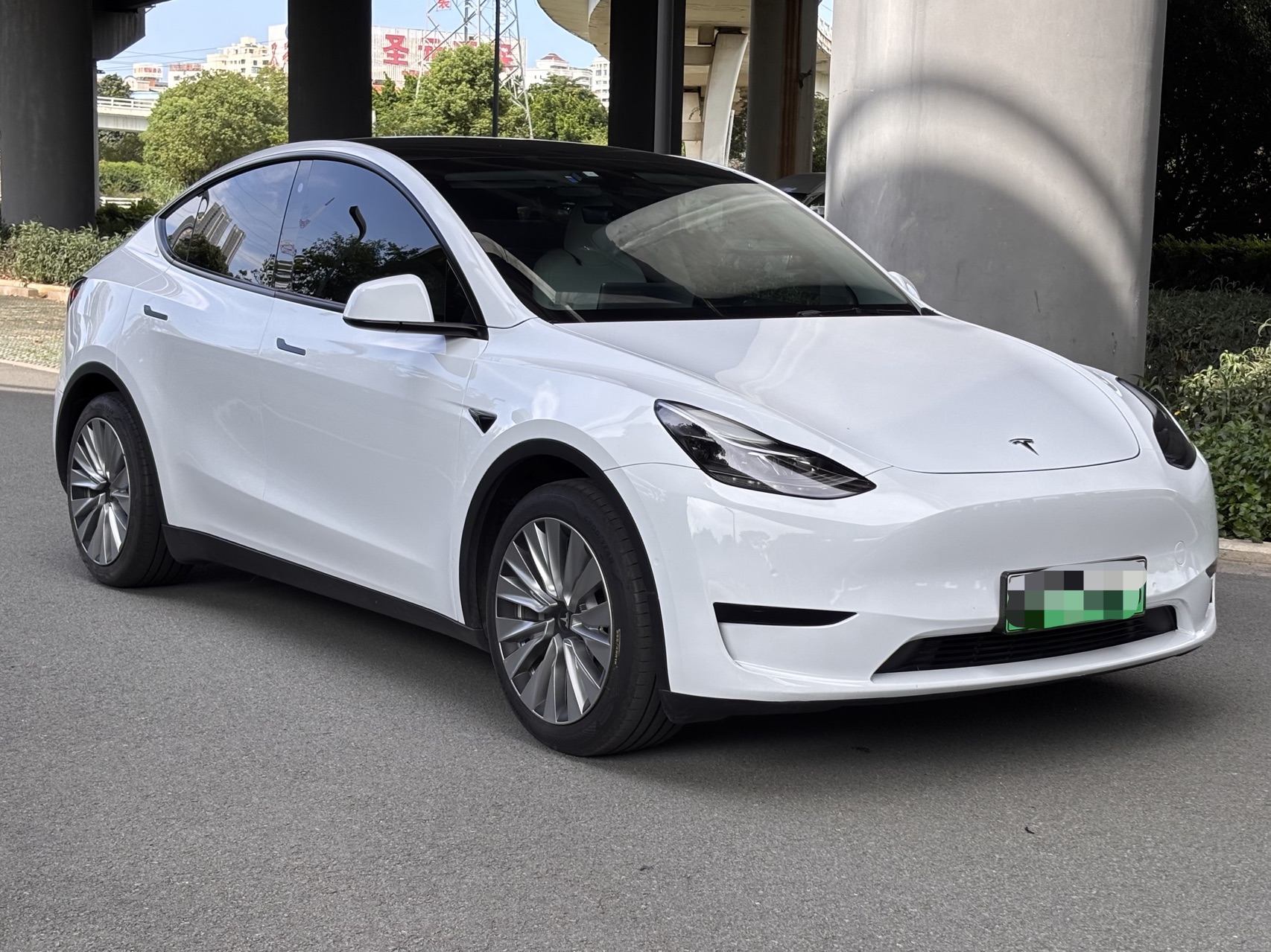 Tesla Model Y 2022 #5 Tesla Model Y 2022 car image #5