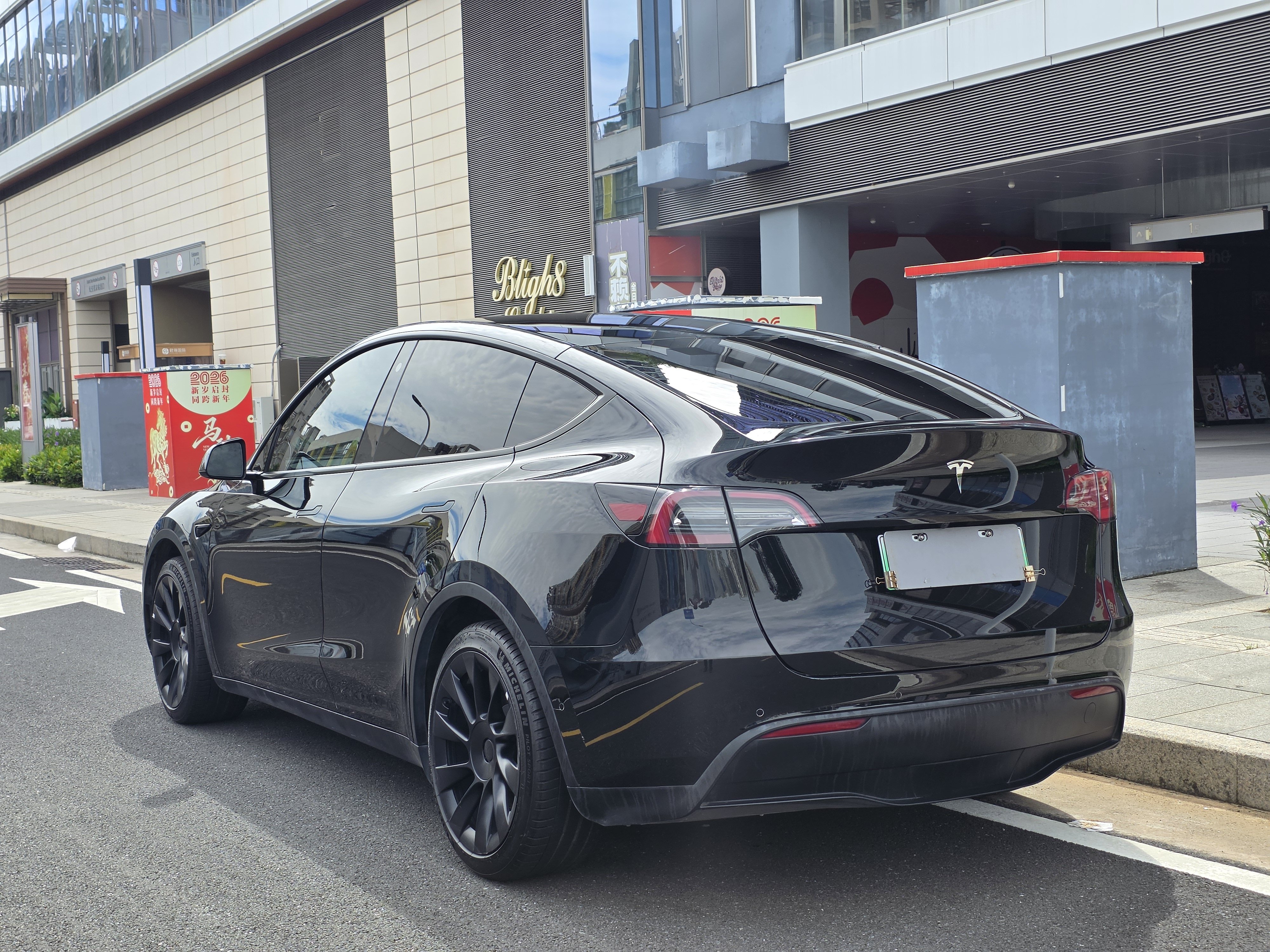 Tesla Model Y 2023 #6 Tesla Model Y 2023 car image #6