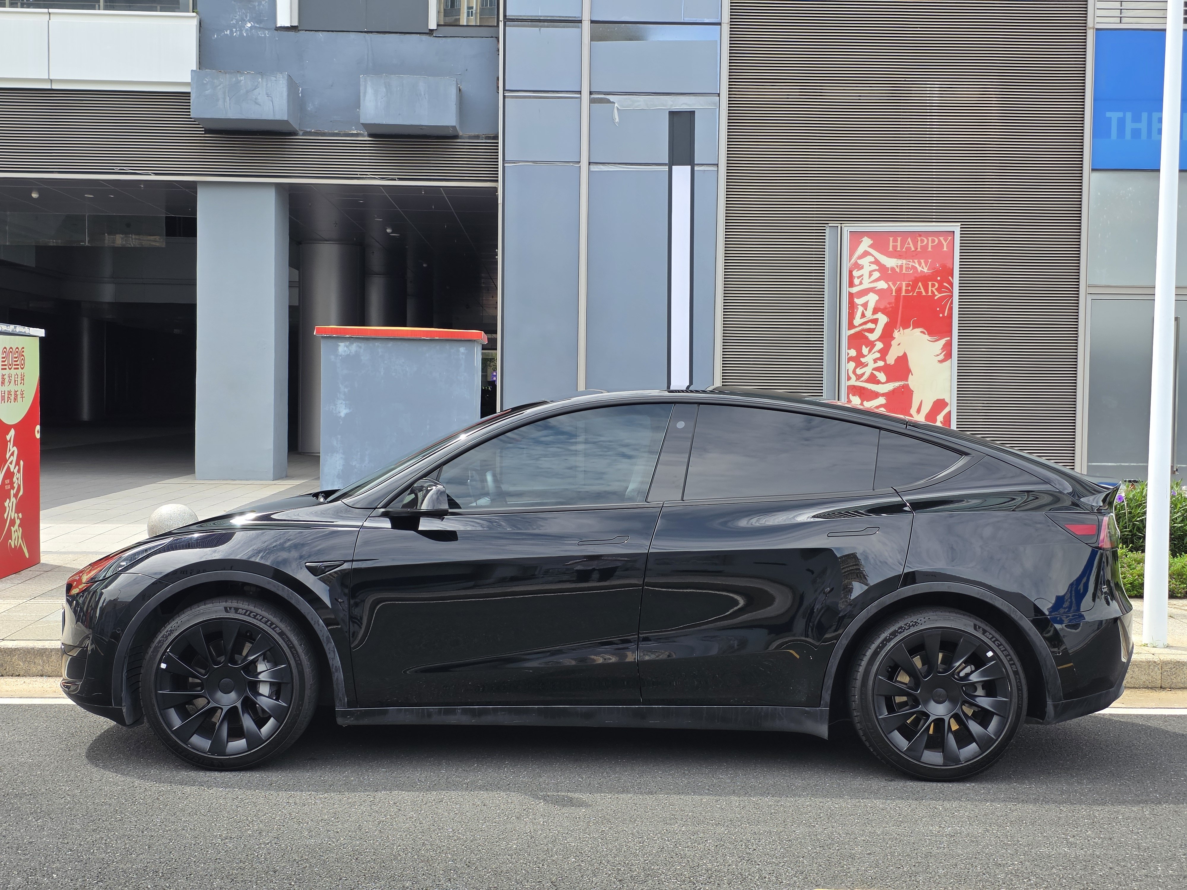 Tesla Model Y 2023 #5 Tesla Model Y 2023 car image #5