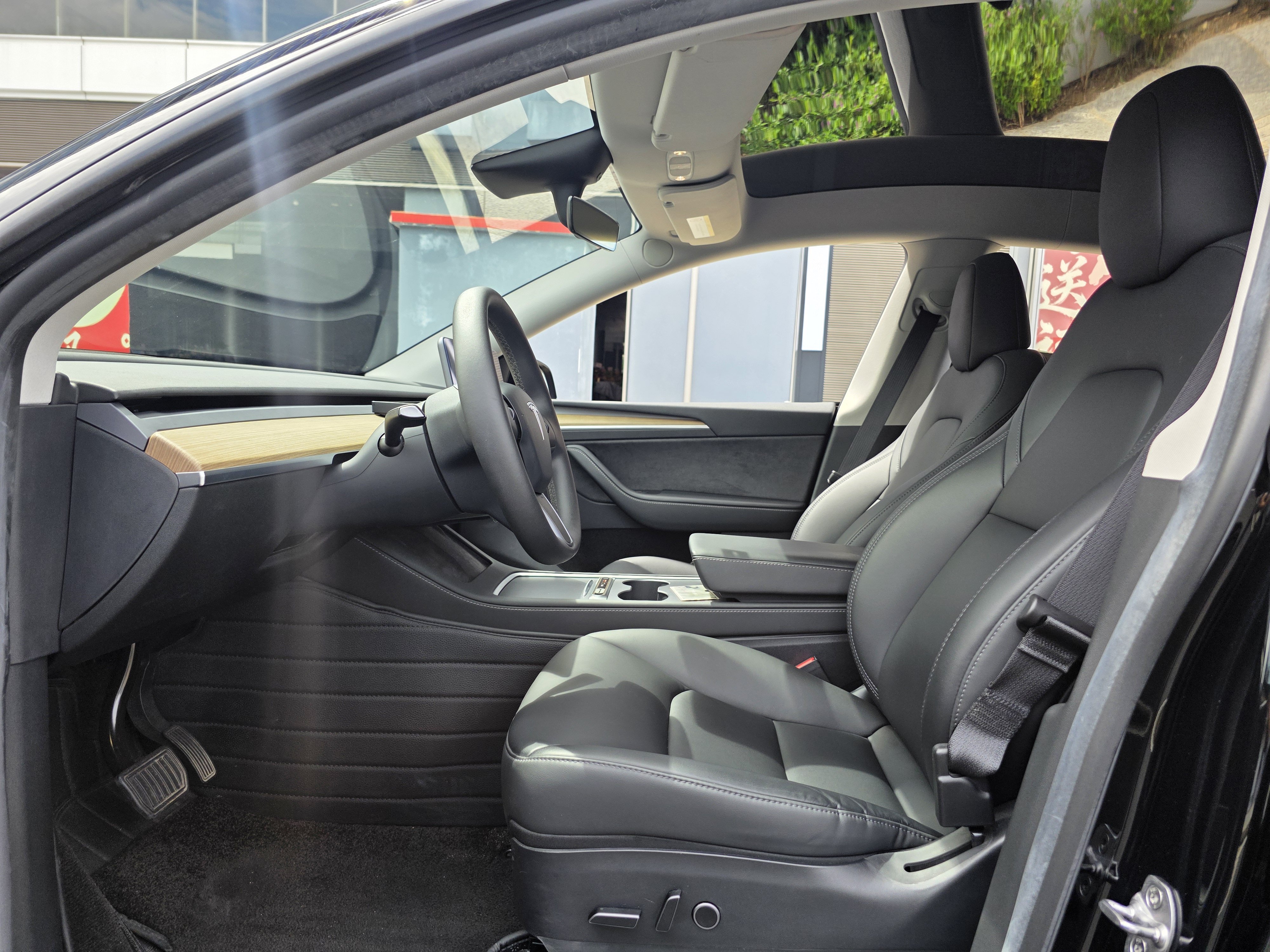Tesla Model Y 2023 #8 Tesla Model Y 2023 car image #8