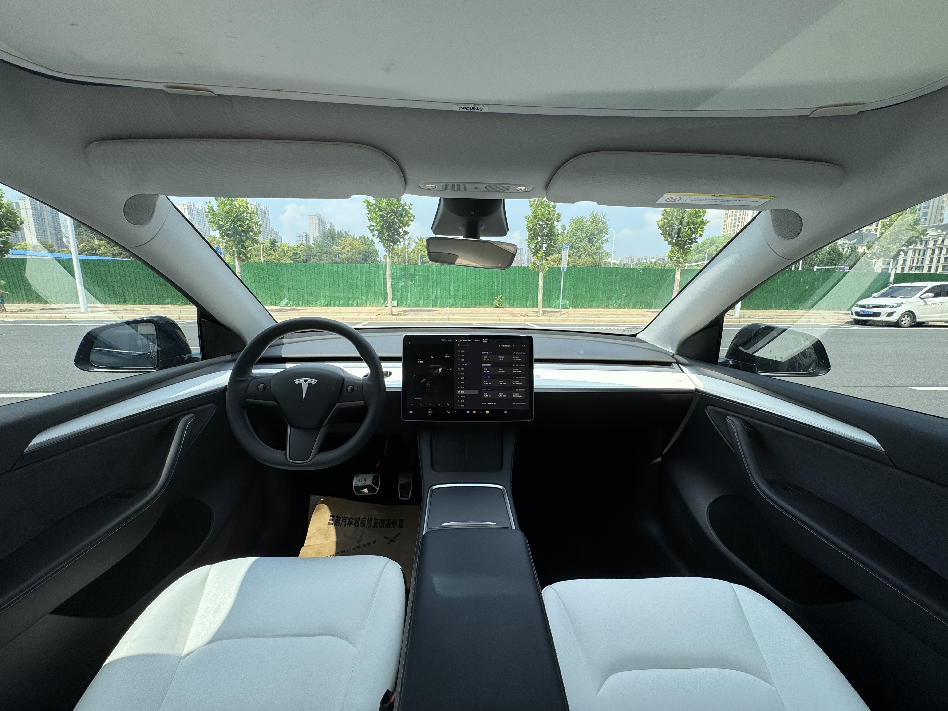 Tesla Model Y 2023 car image #13