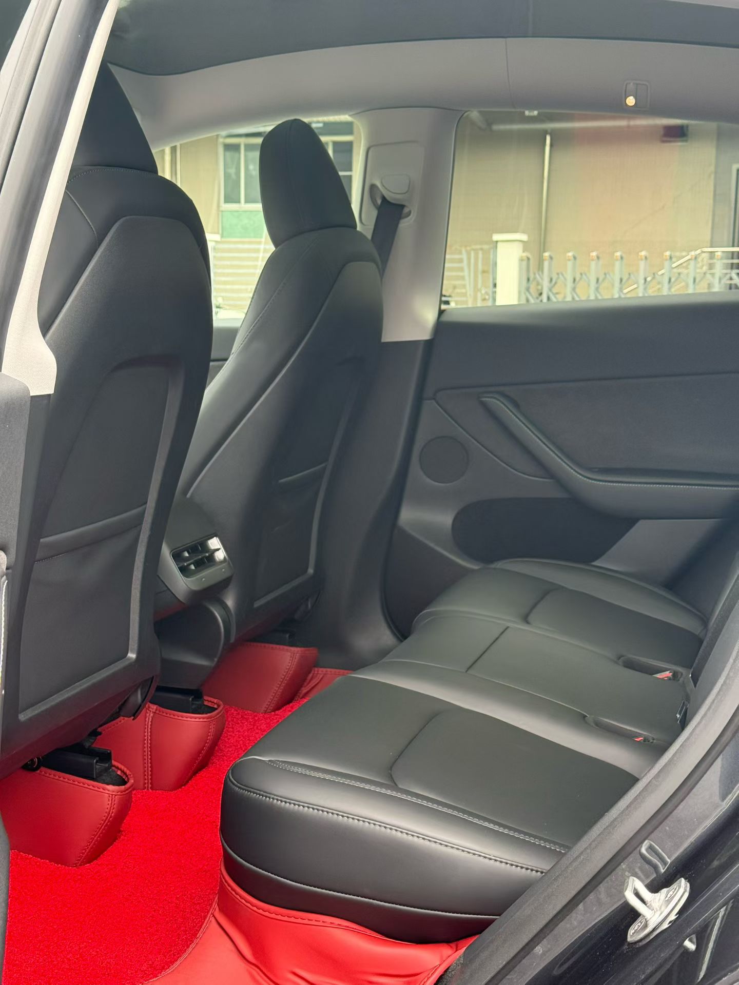 Tesla Model Y 2024 #8 Tesla Model Y 2024 car image #8