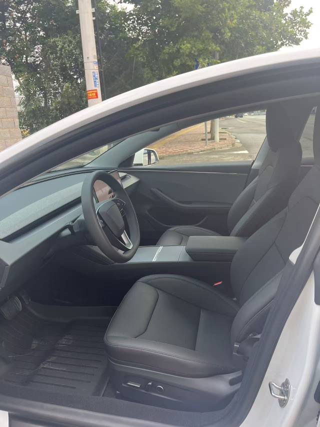 Tesla Model 3 2026 immagine di auto #9