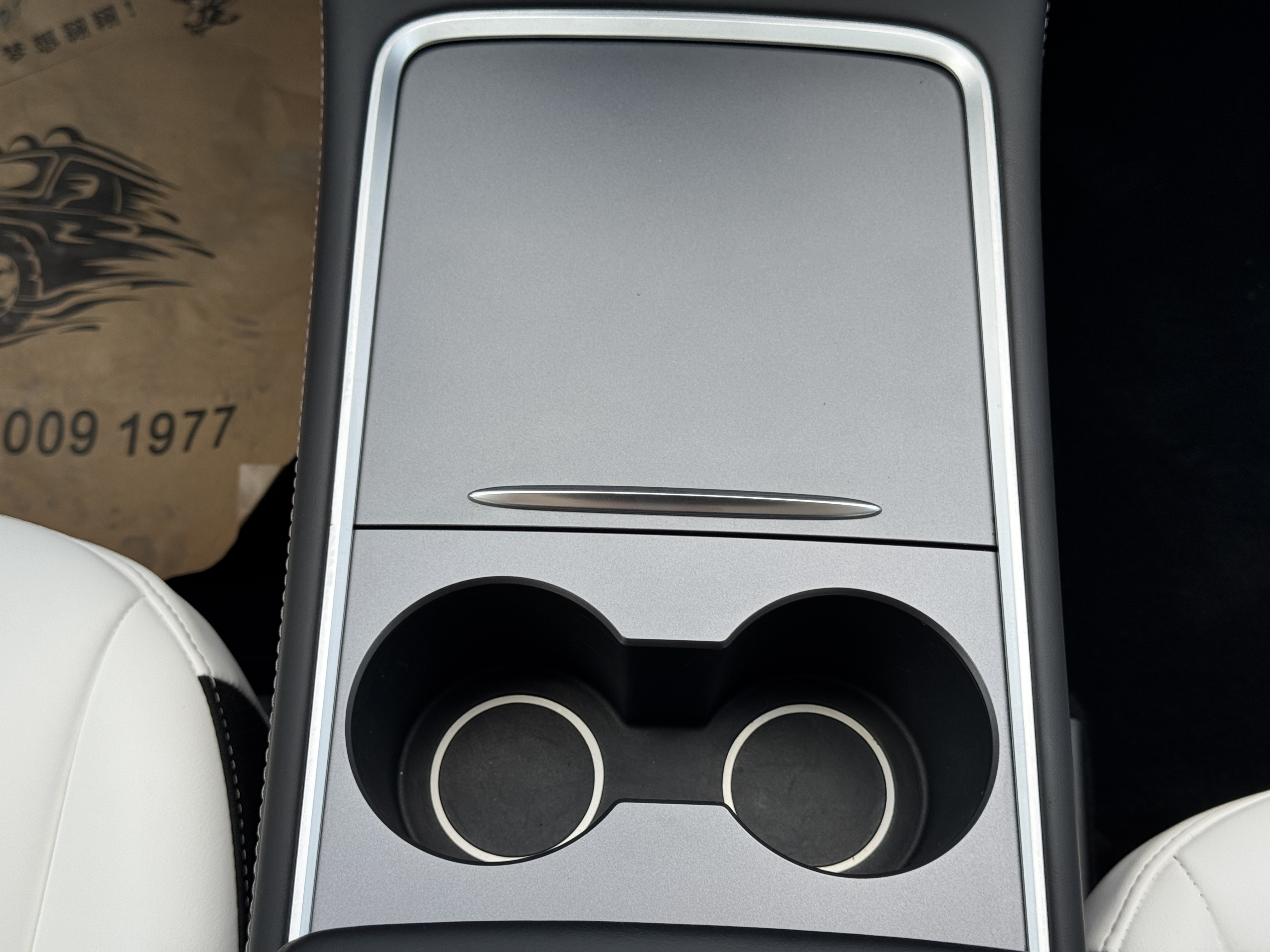 Tesla Model Y 2023 car image #10