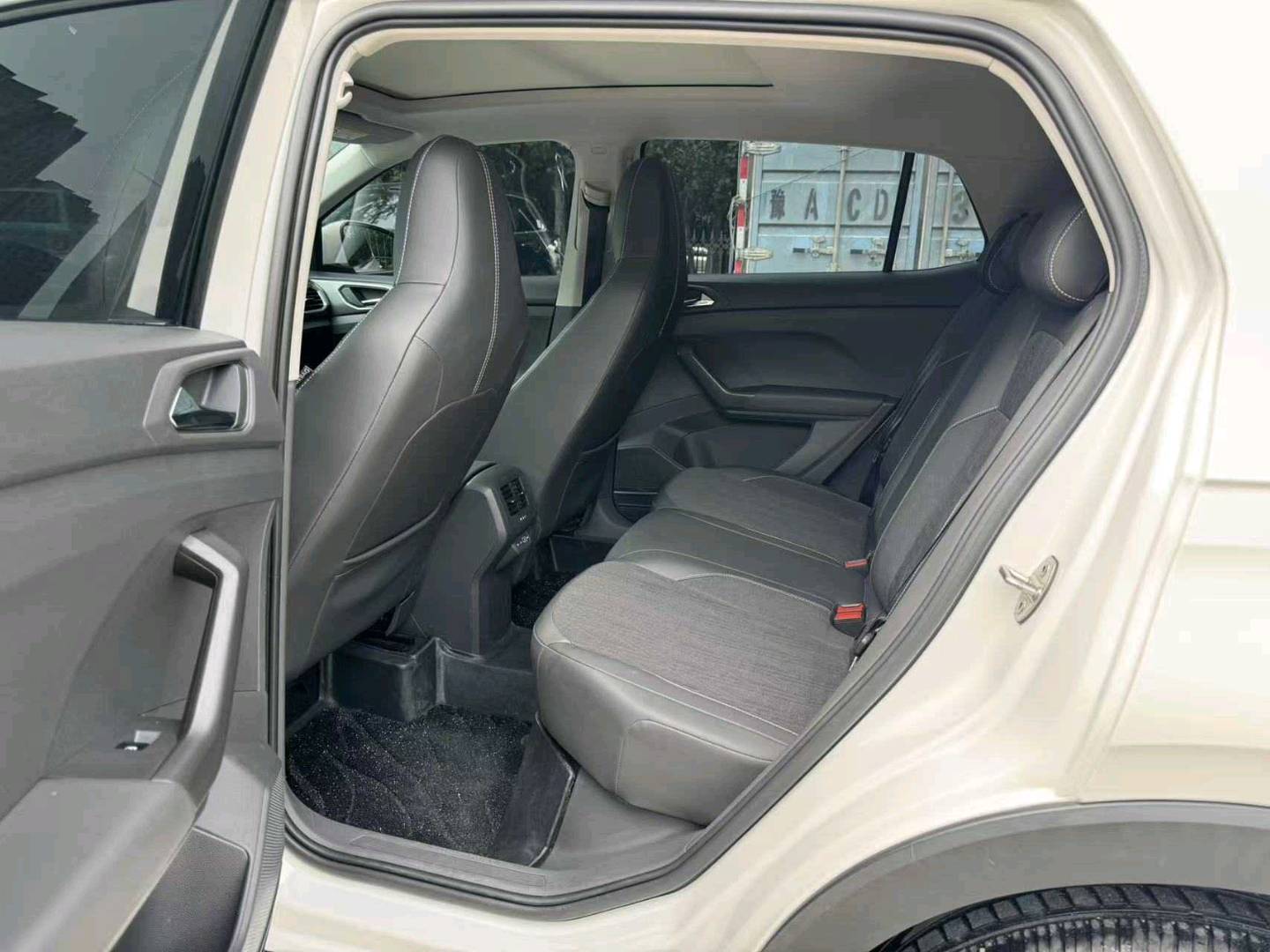 Volkswagen T-Cross 2021 car image #7