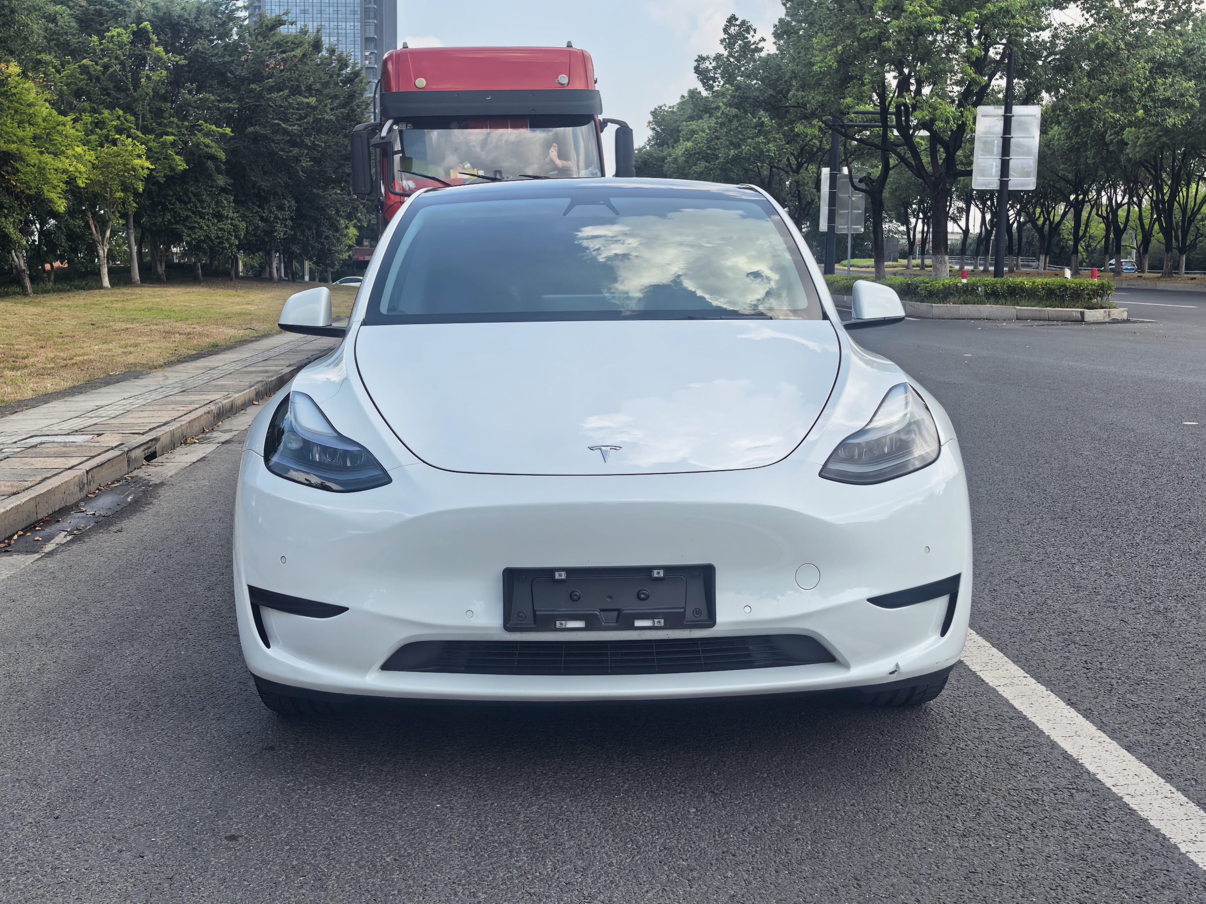 Tesla Model Y 2022 car image #4