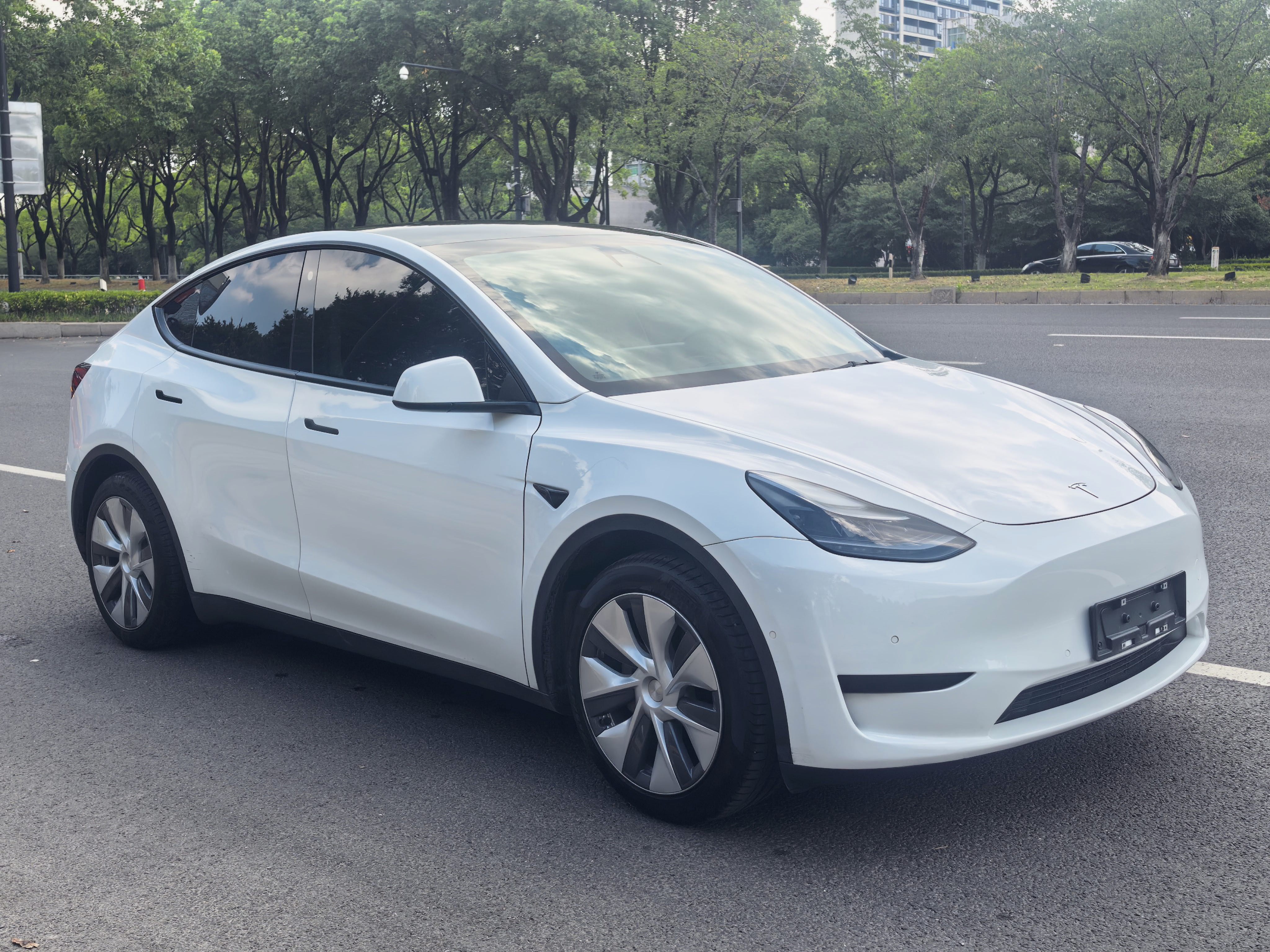 Tesla Model Y 2022 car image #5