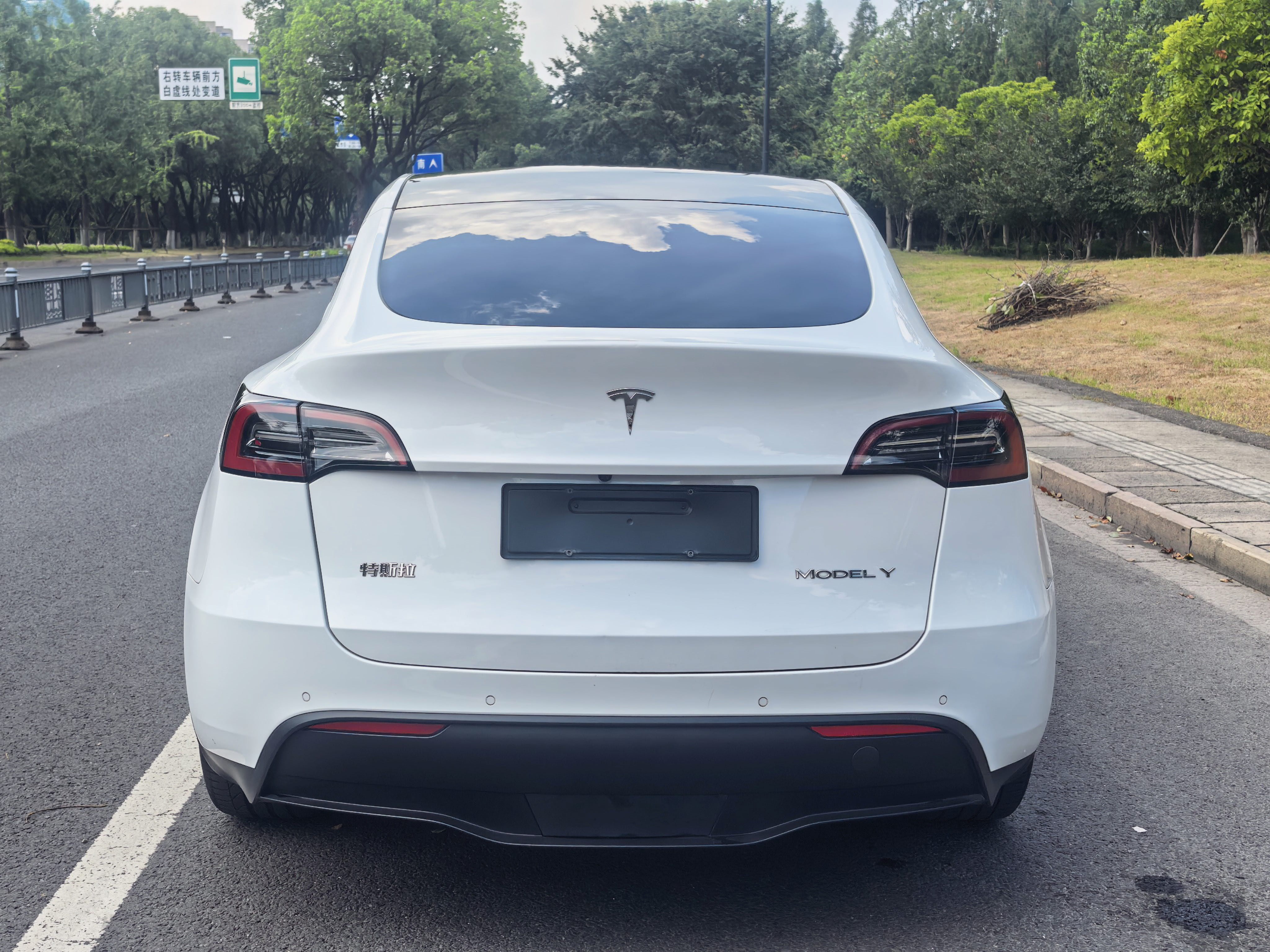 Tesla Model Y 2022 car image #10