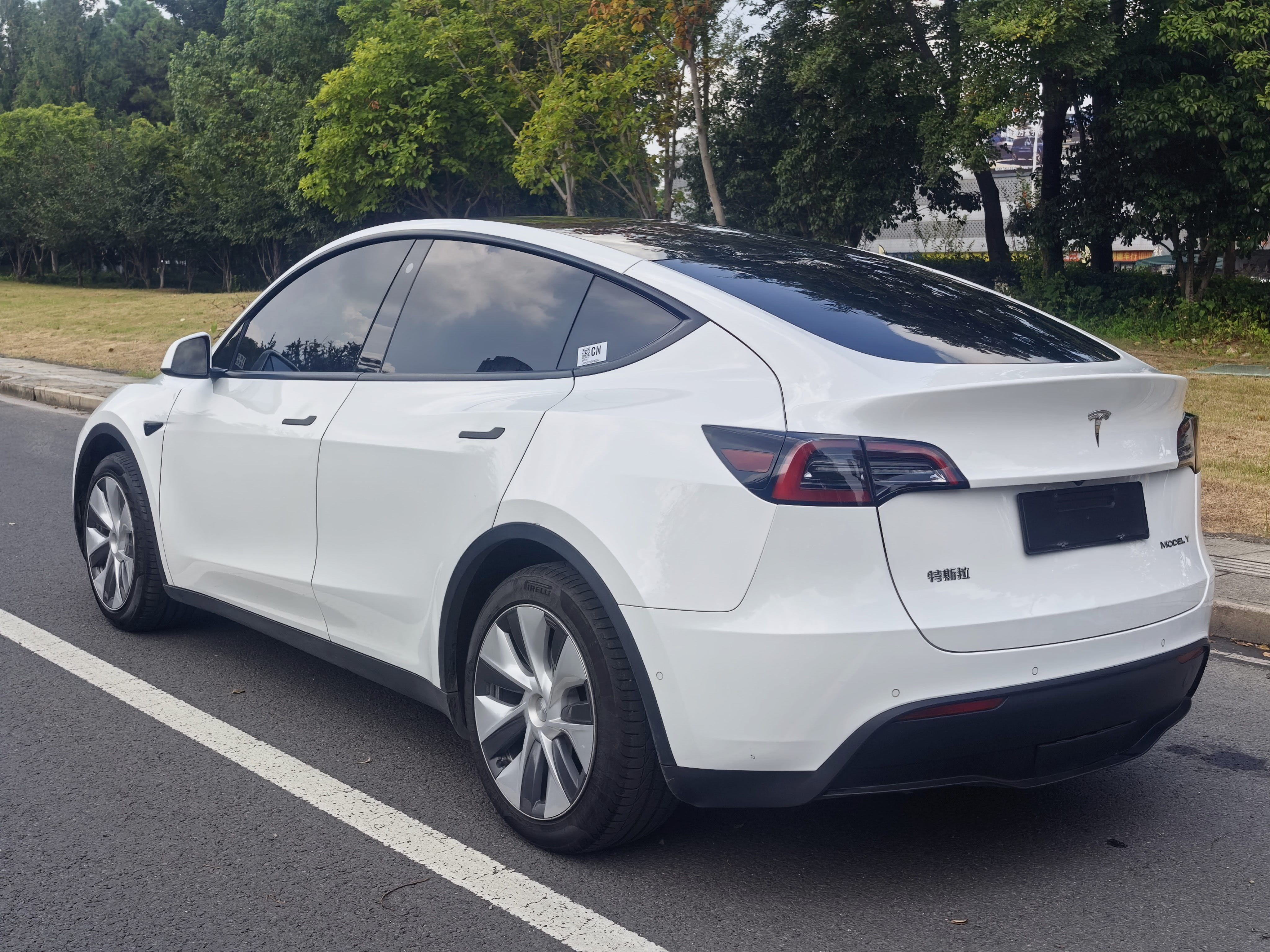 Tesla Model Y 2022 car image #11