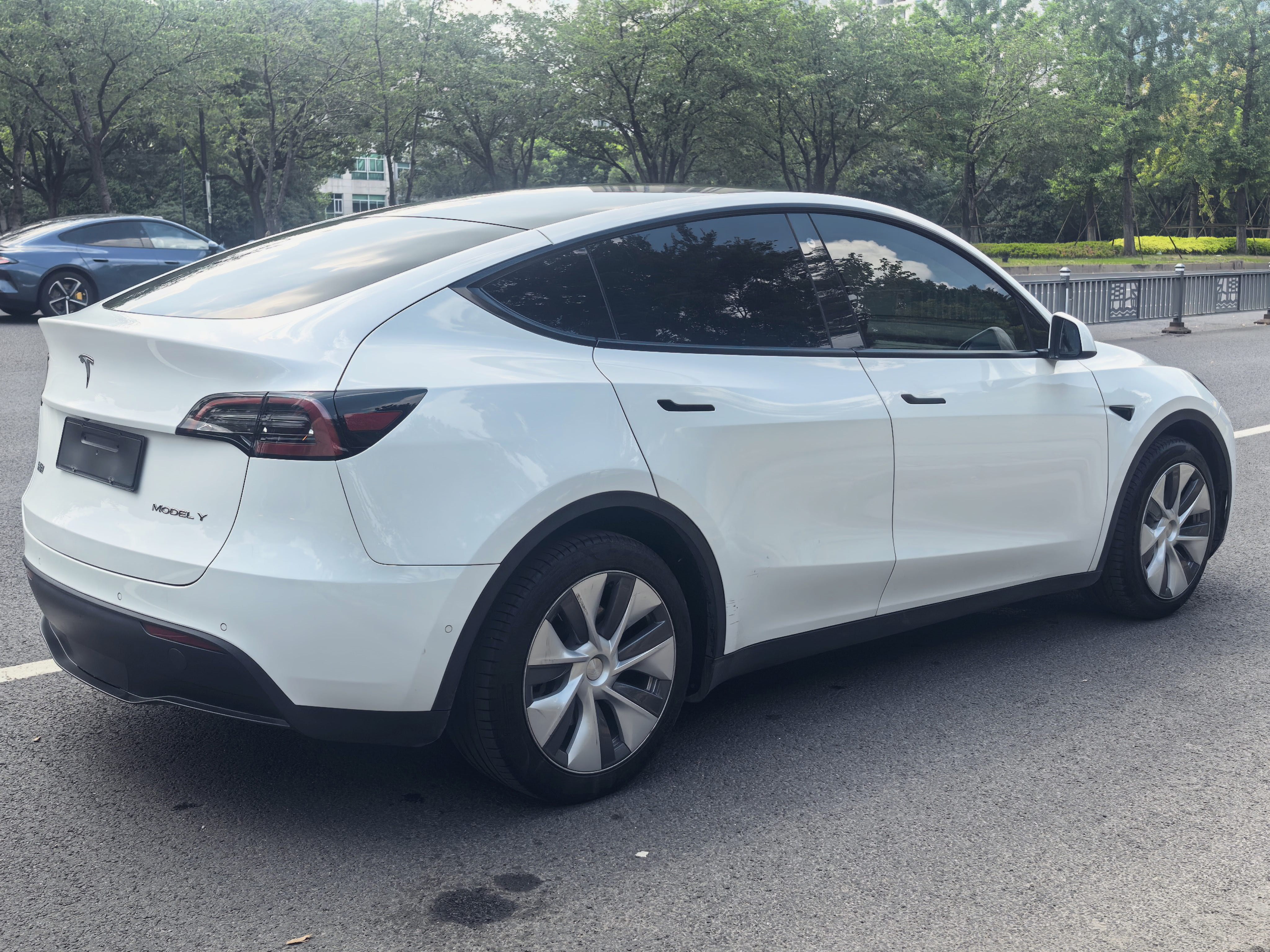 Tesla Model Y 2022 car image #9