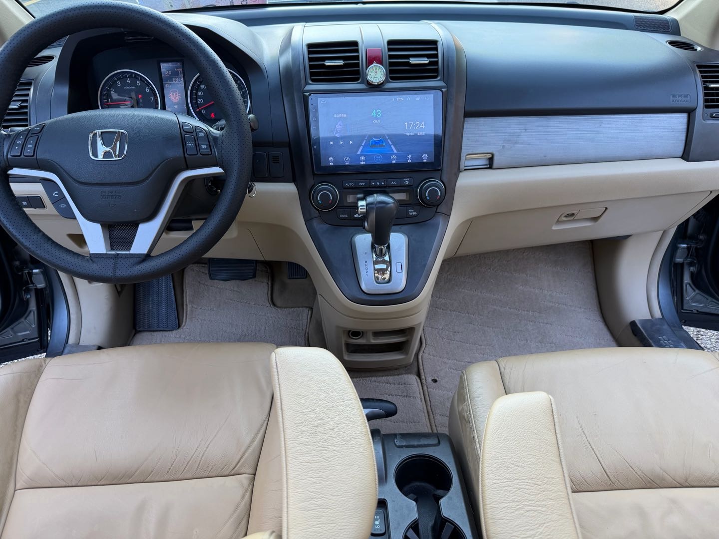 2010 car image #9
