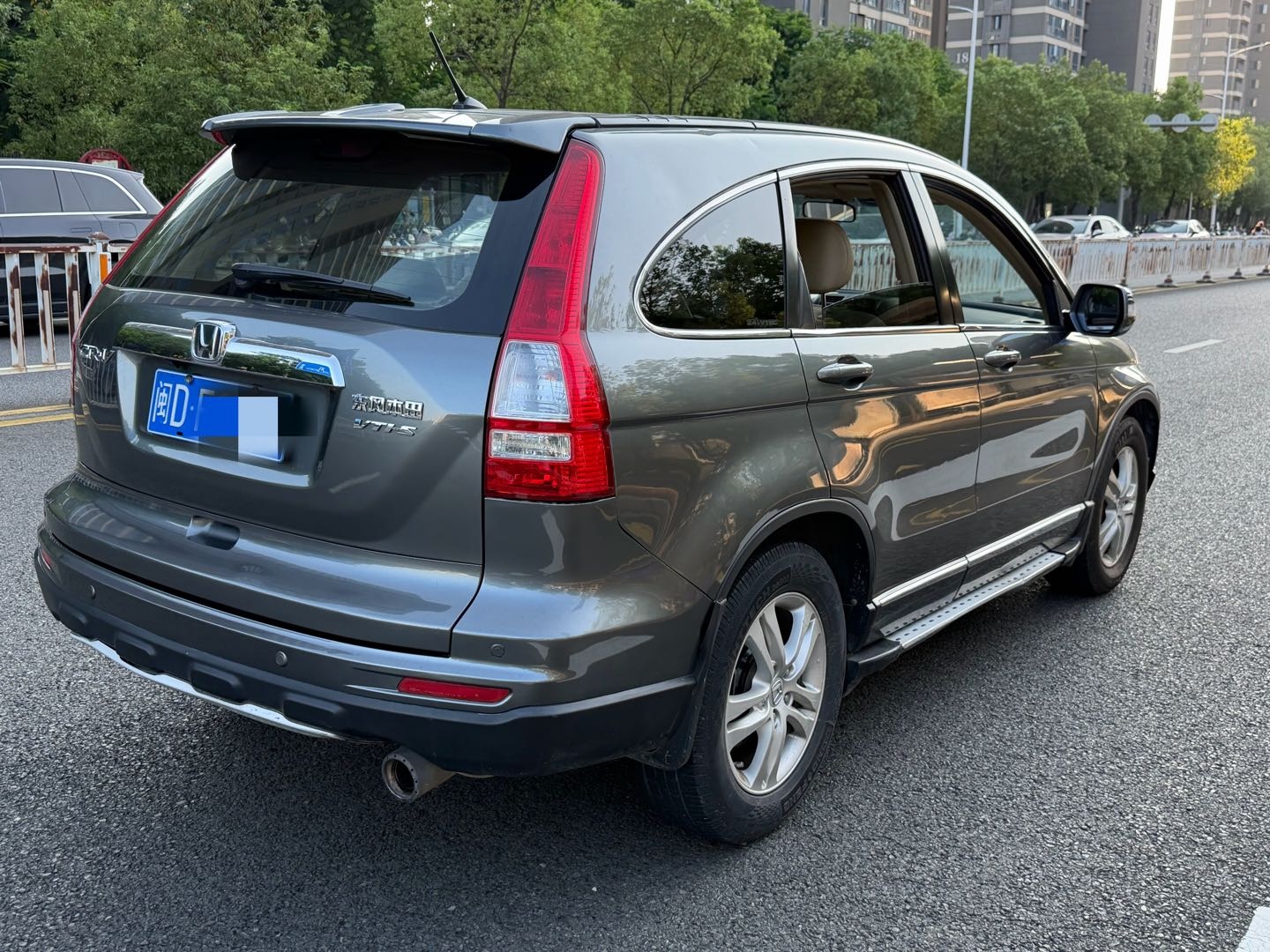 2010 car image #6