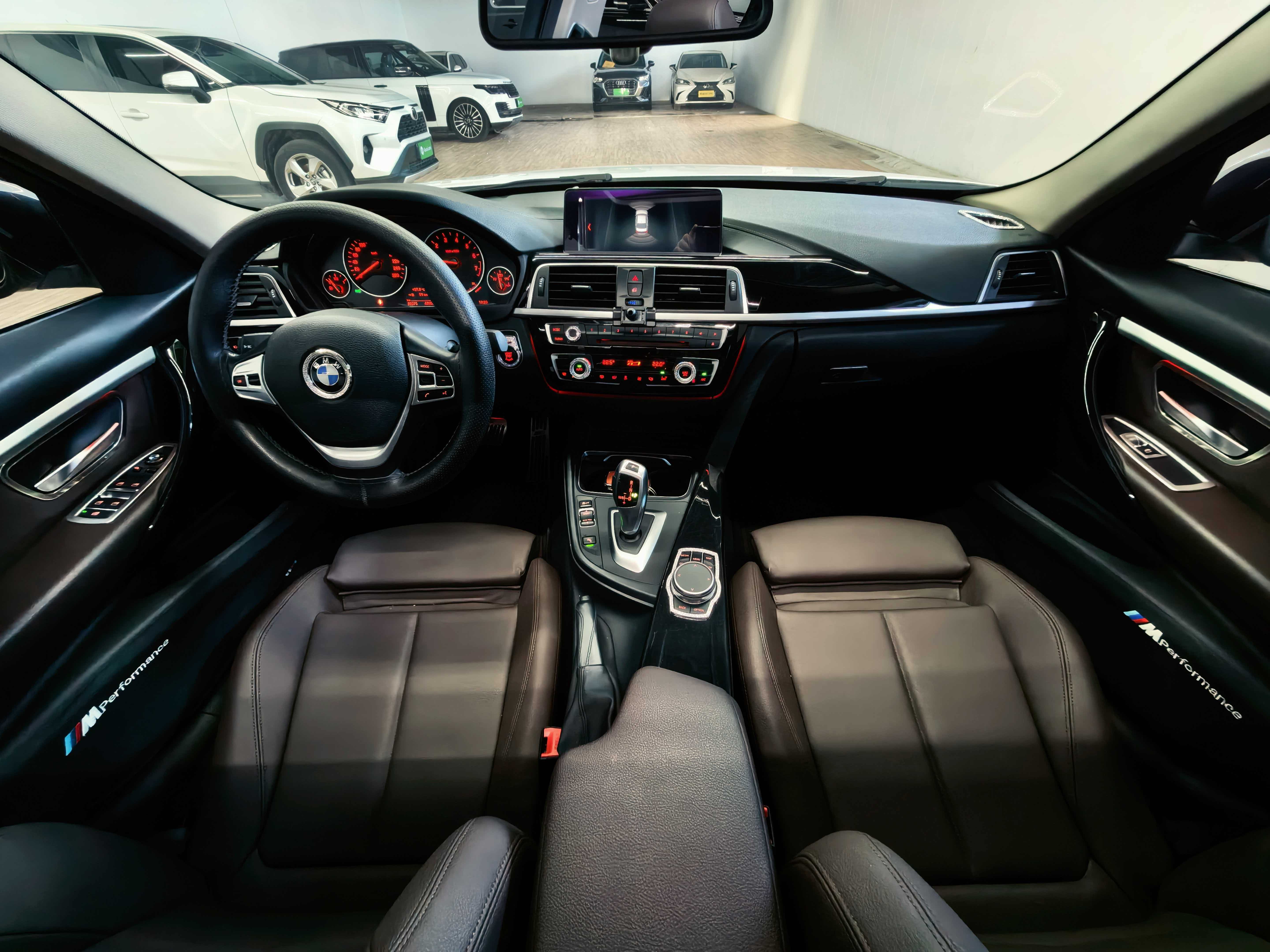 BMW 3 Series 2018 car image #10
