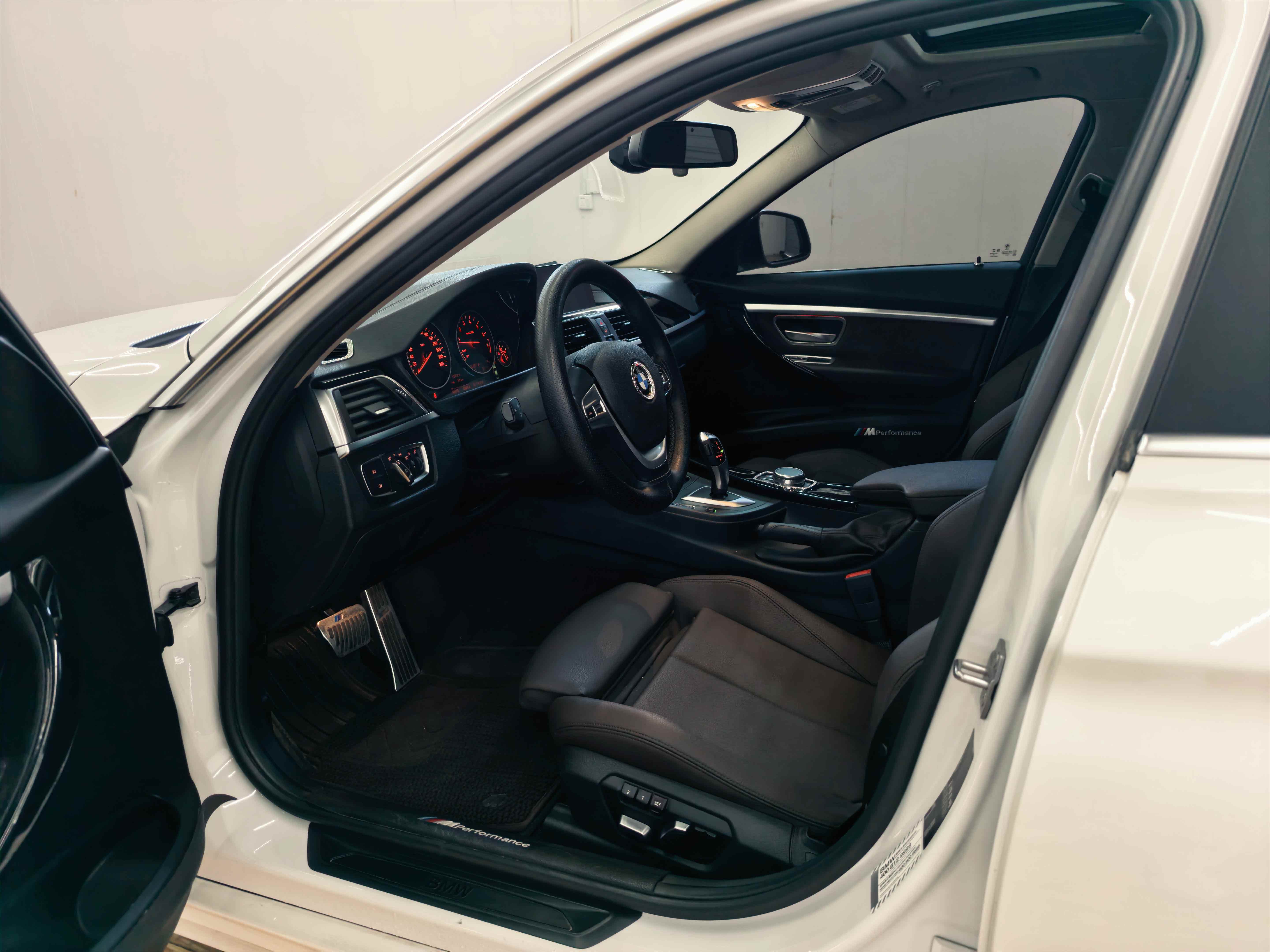 BMW 3 Series 2018 car image #8