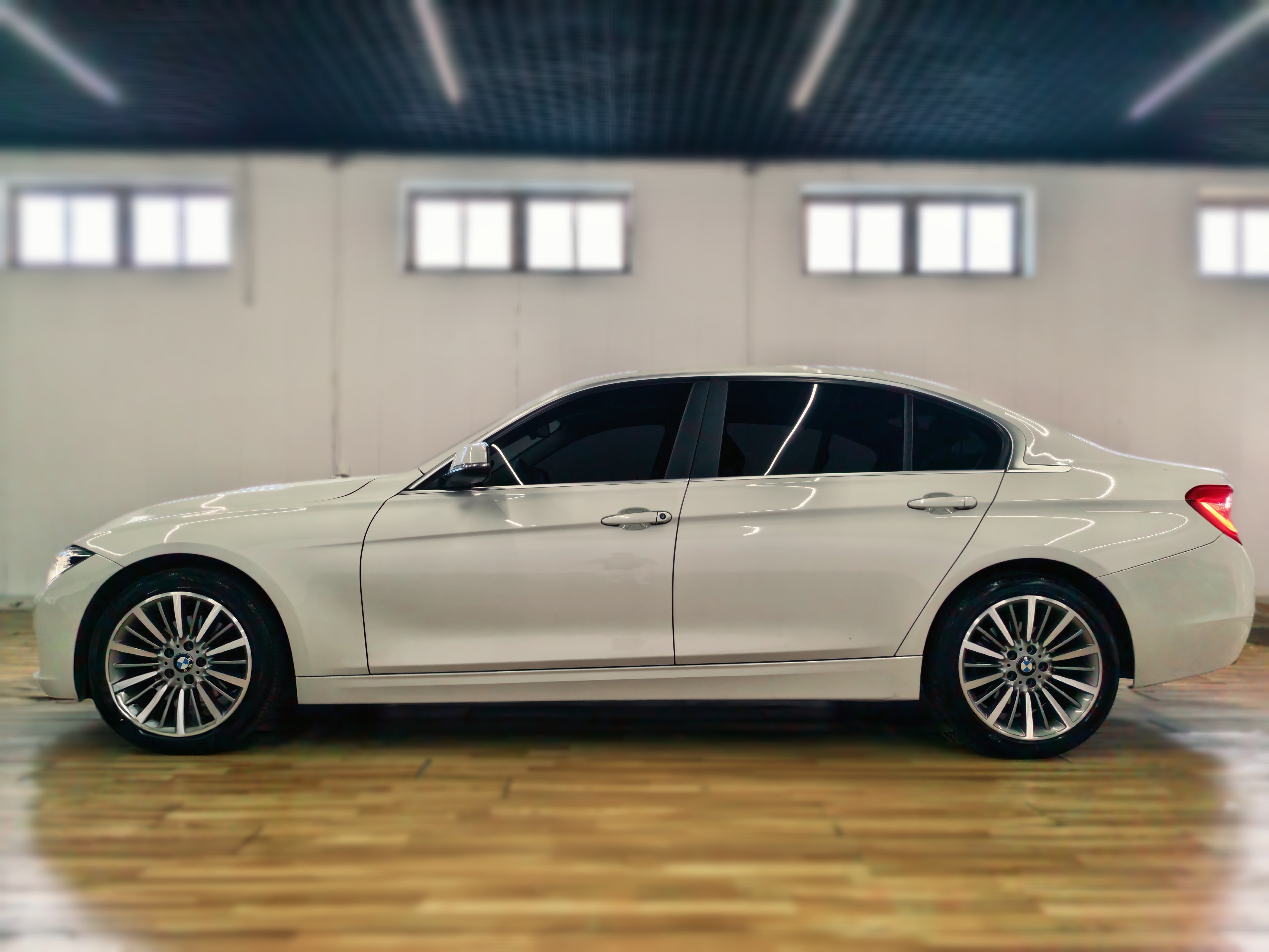 BMW 3 Series 2018 car image #5
