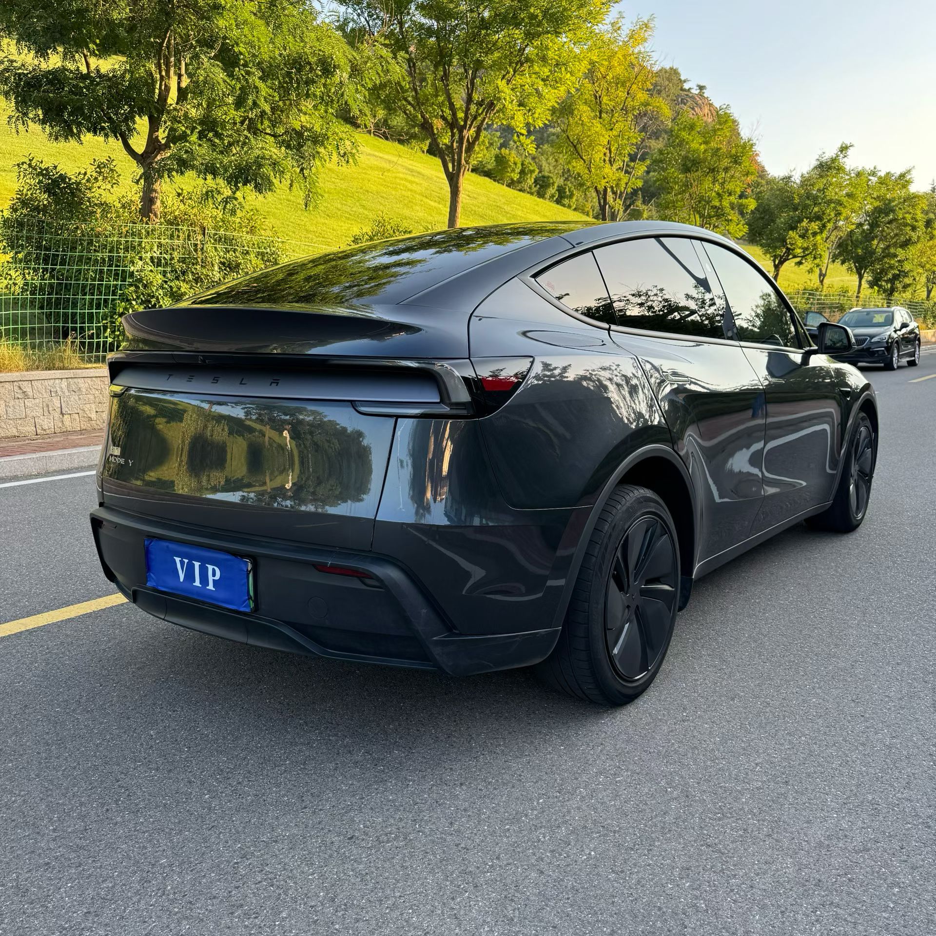 Tesla Model Y 2025 #11 Tesla Model Y 2025 car image #11