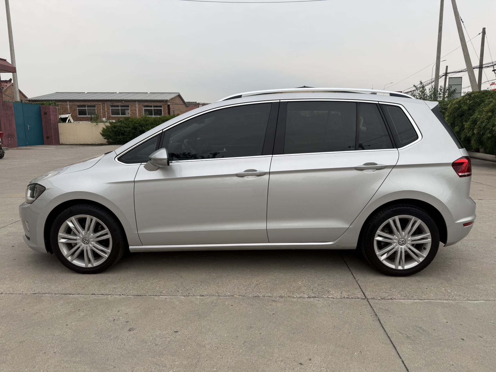 2016 car image #4