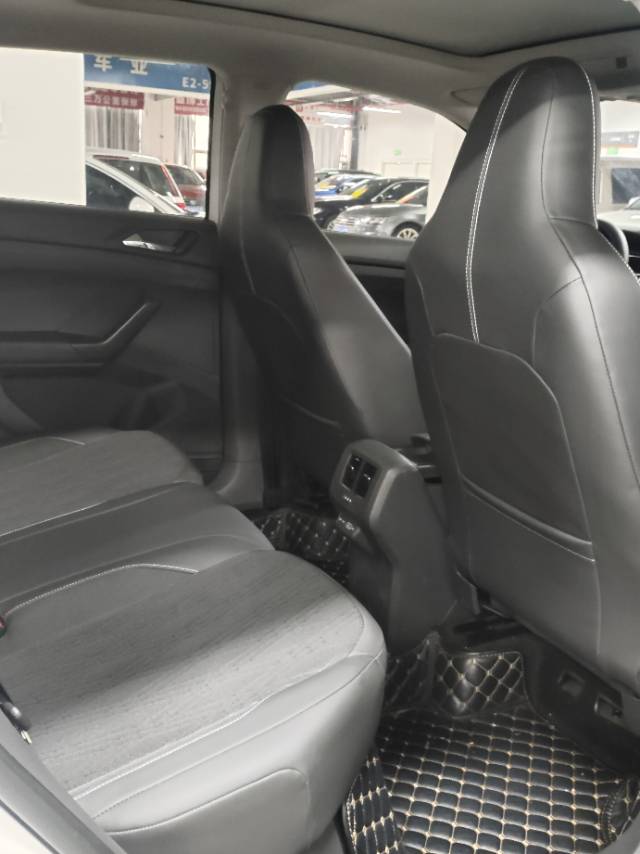 Volkswagen T-Cross 2021 car image #8