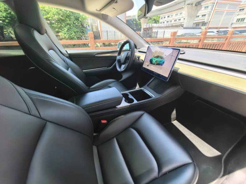 Tesla Model Y 2022 car image #9