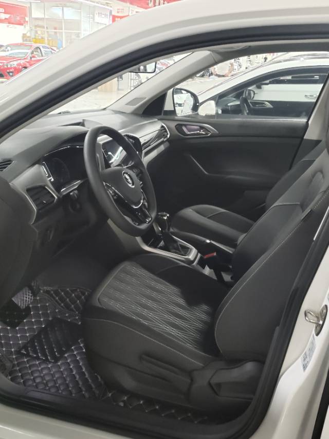 Volkswagen T-Cross 2021 car image #6