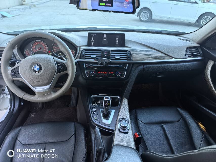 BMW 3 Series 2012 car image #10