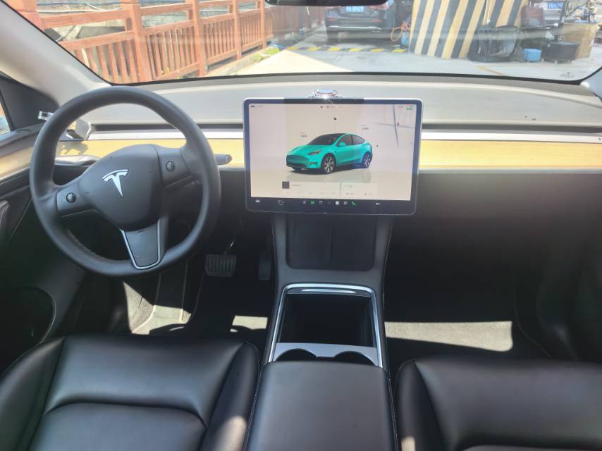 Tesla Model Y 2022 car image #11