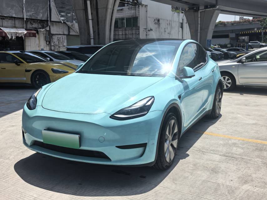Tesla Model Y 2022 car image #2