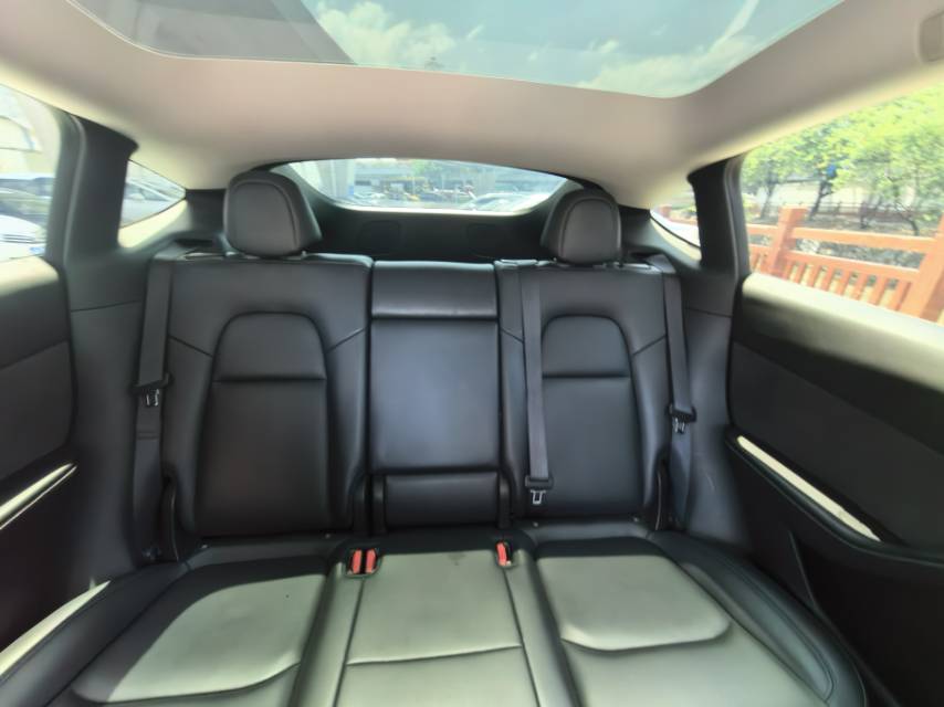 Tesla Model Y 2022 car image #10