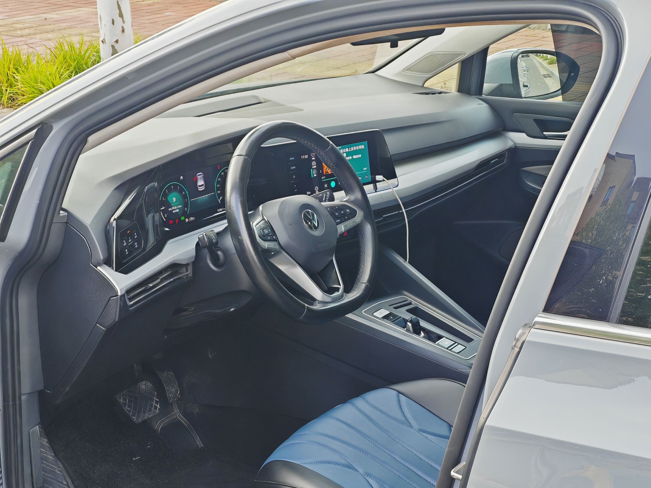 2022 car image #11