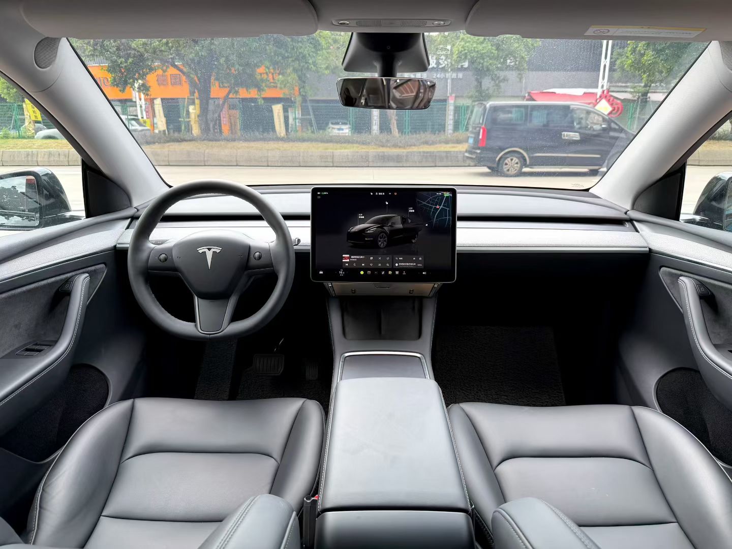 Tesla Model Y 2023 car image #10